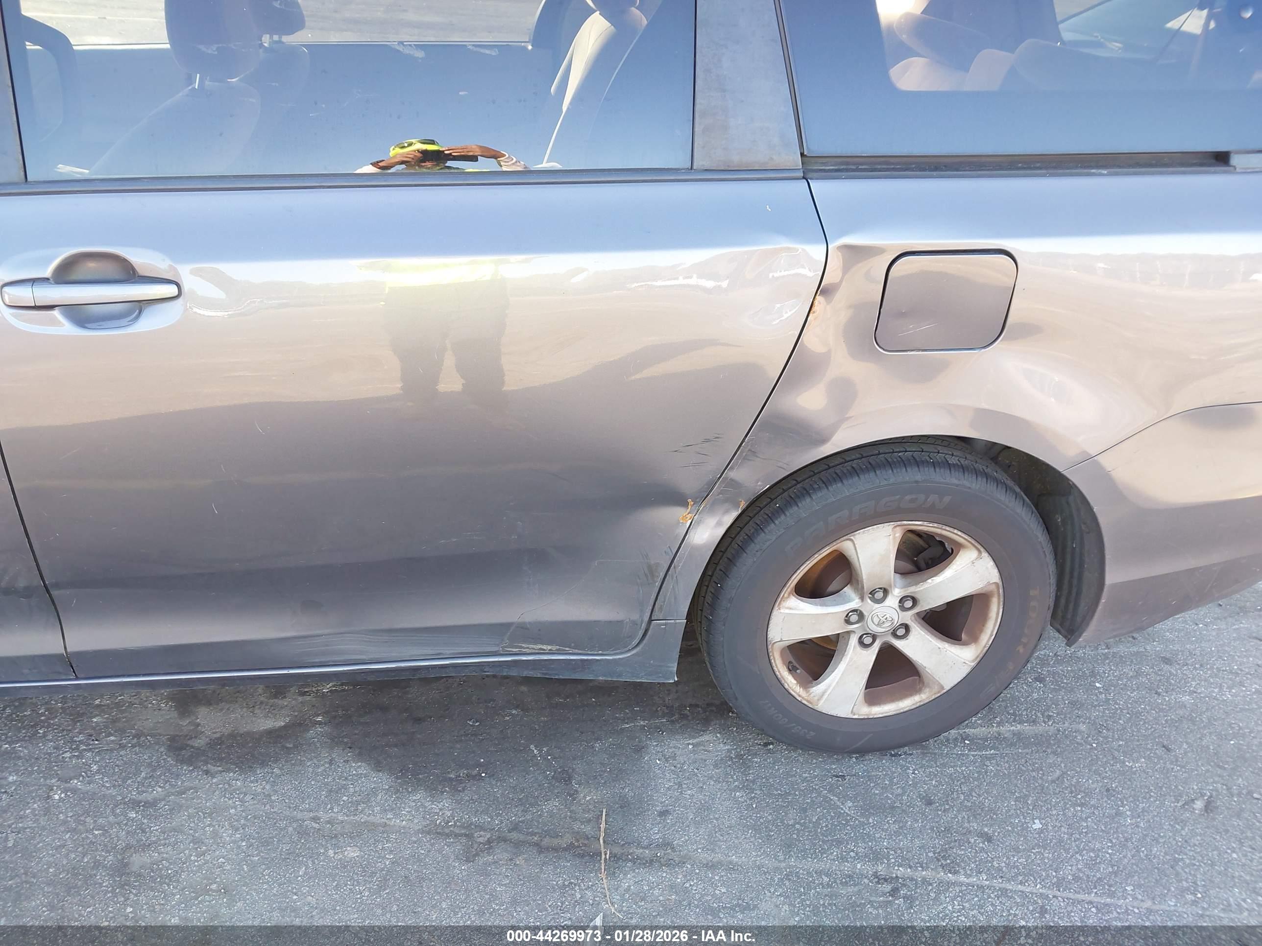 TOYOTA SIENNA image 6