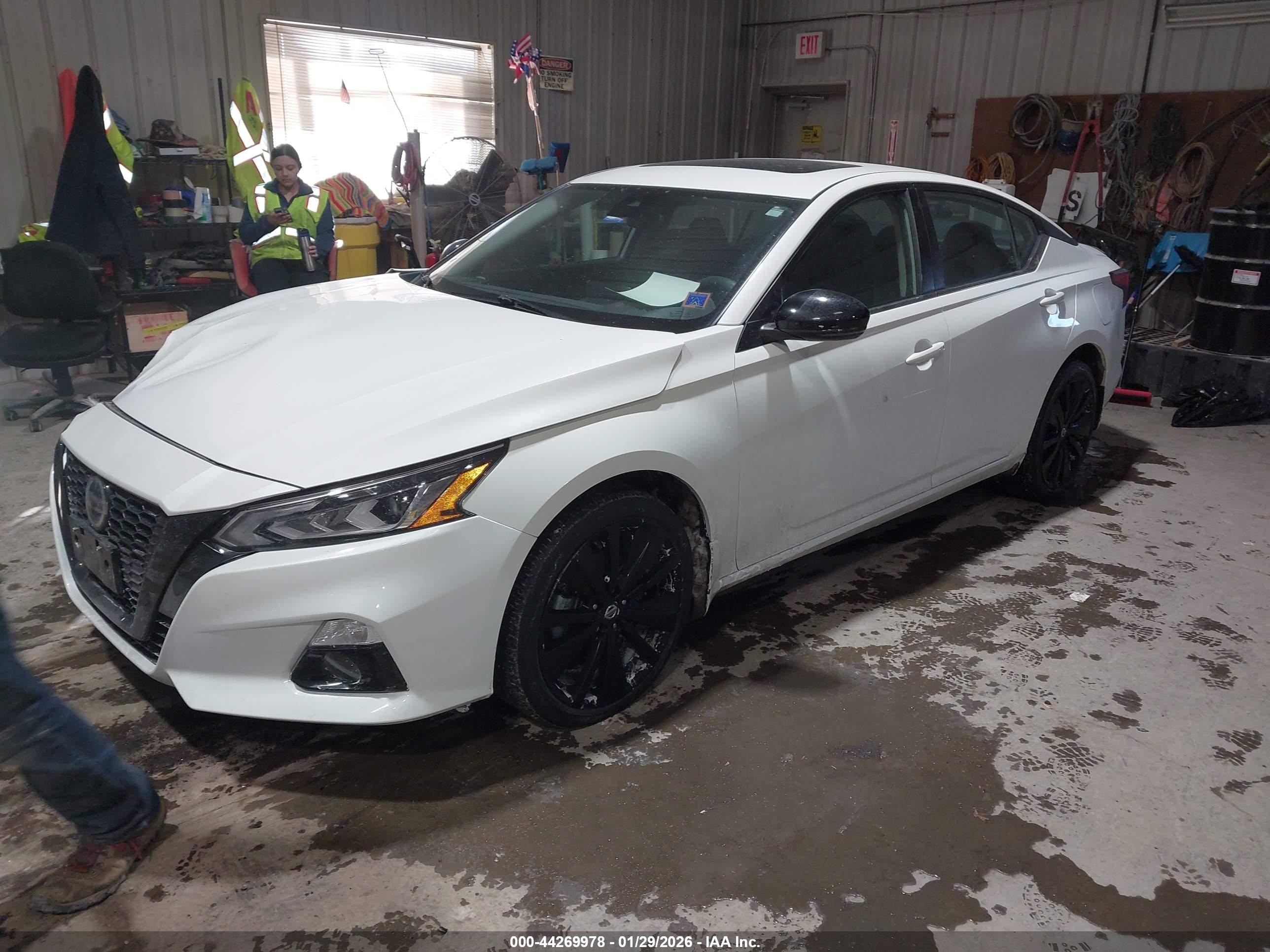 NISSAN ALTIMA image 2