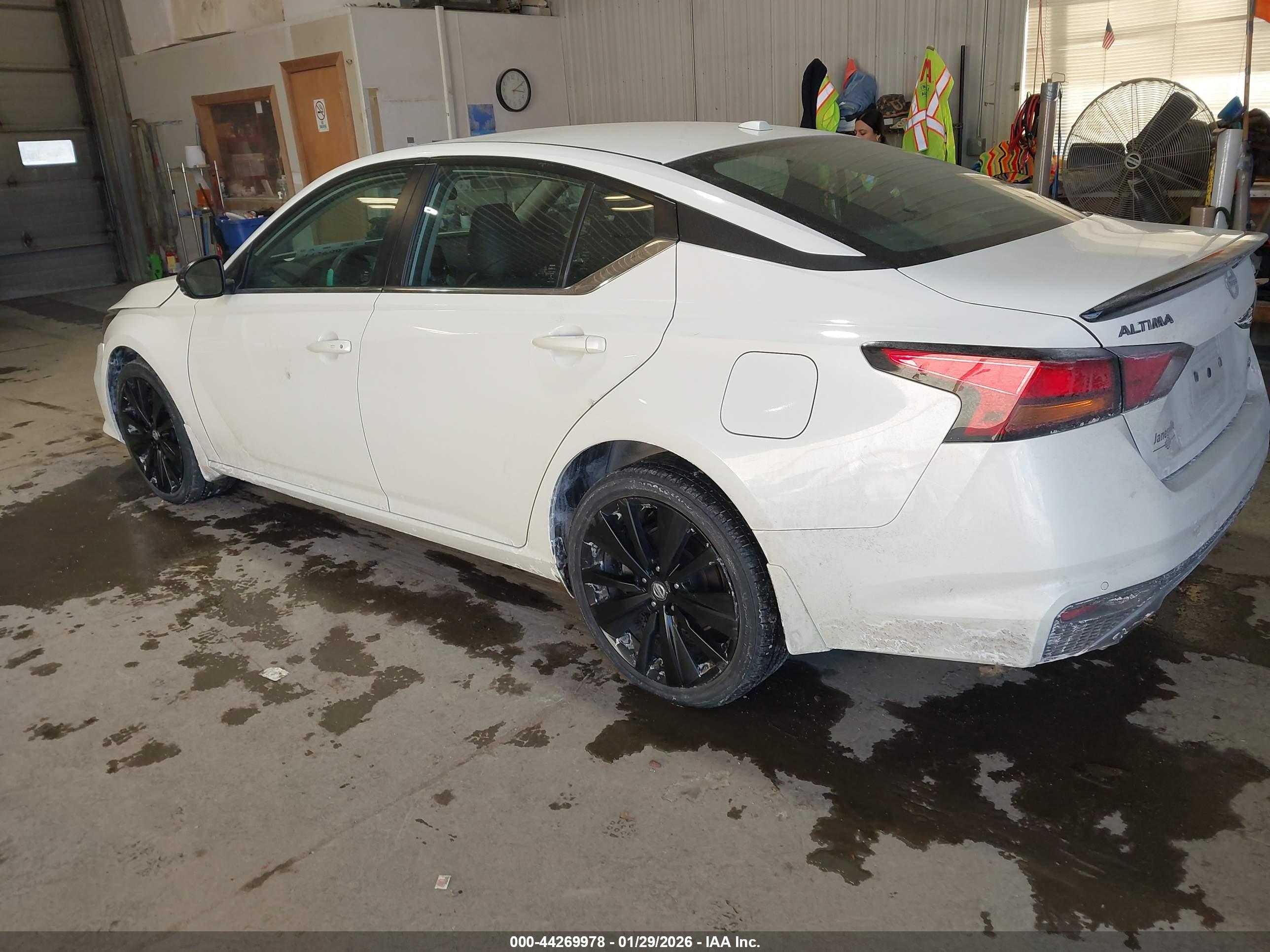 NISSAN ALTIMA image 3
