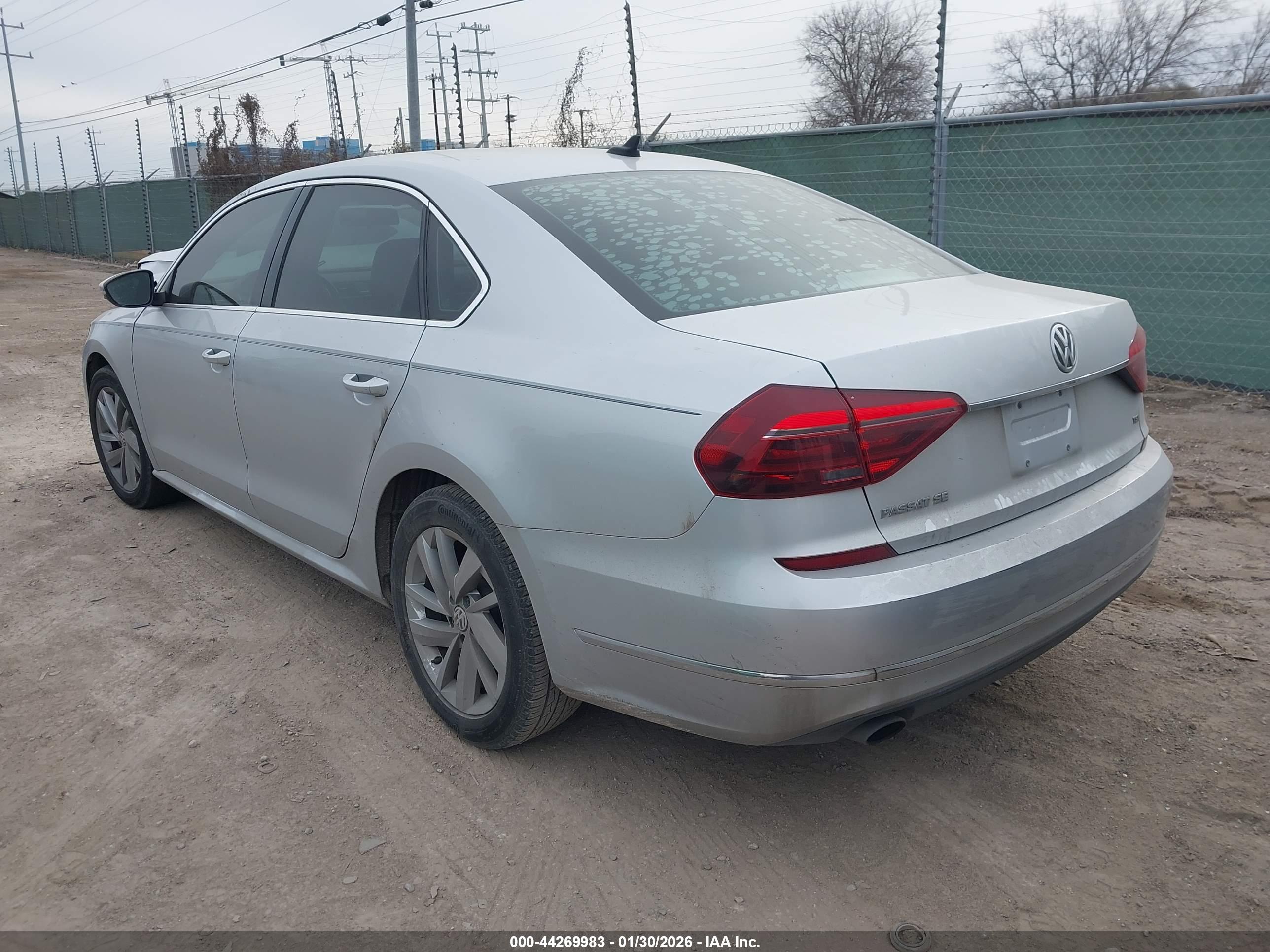 VOLKSWAGEN PASSAT image 3