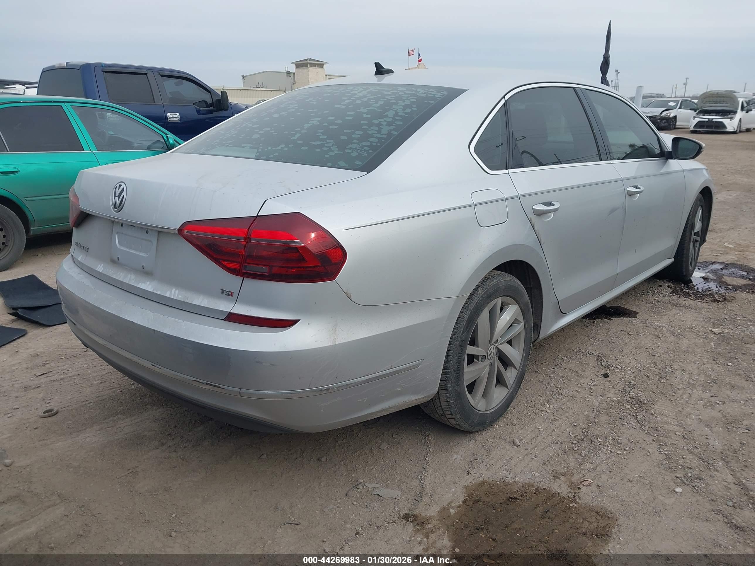 VOLKSWAGEN PASSAT image 4