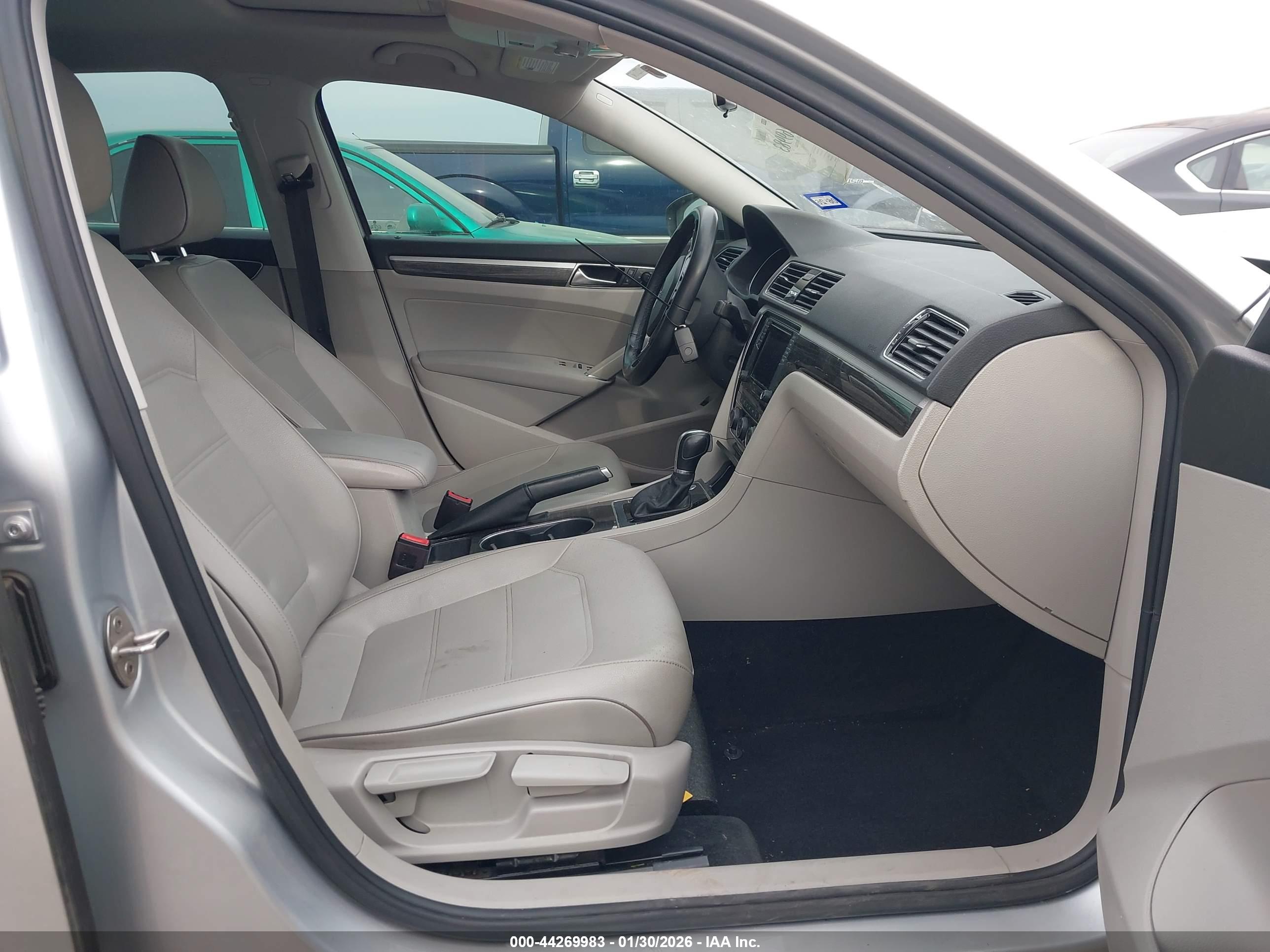VOLKSWAGEN PASSAT image 5