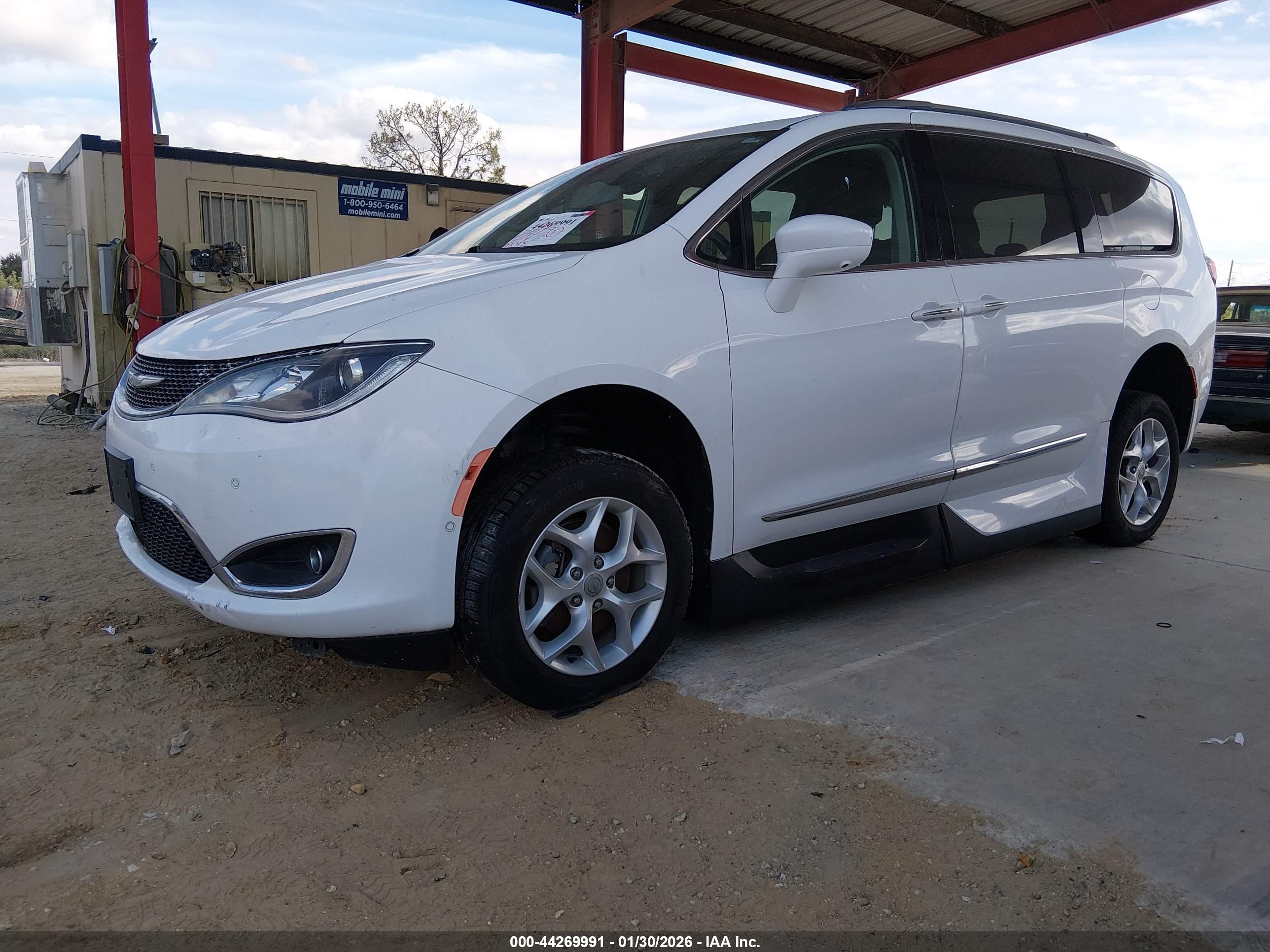 CHRYSLER PACIFICA image 2