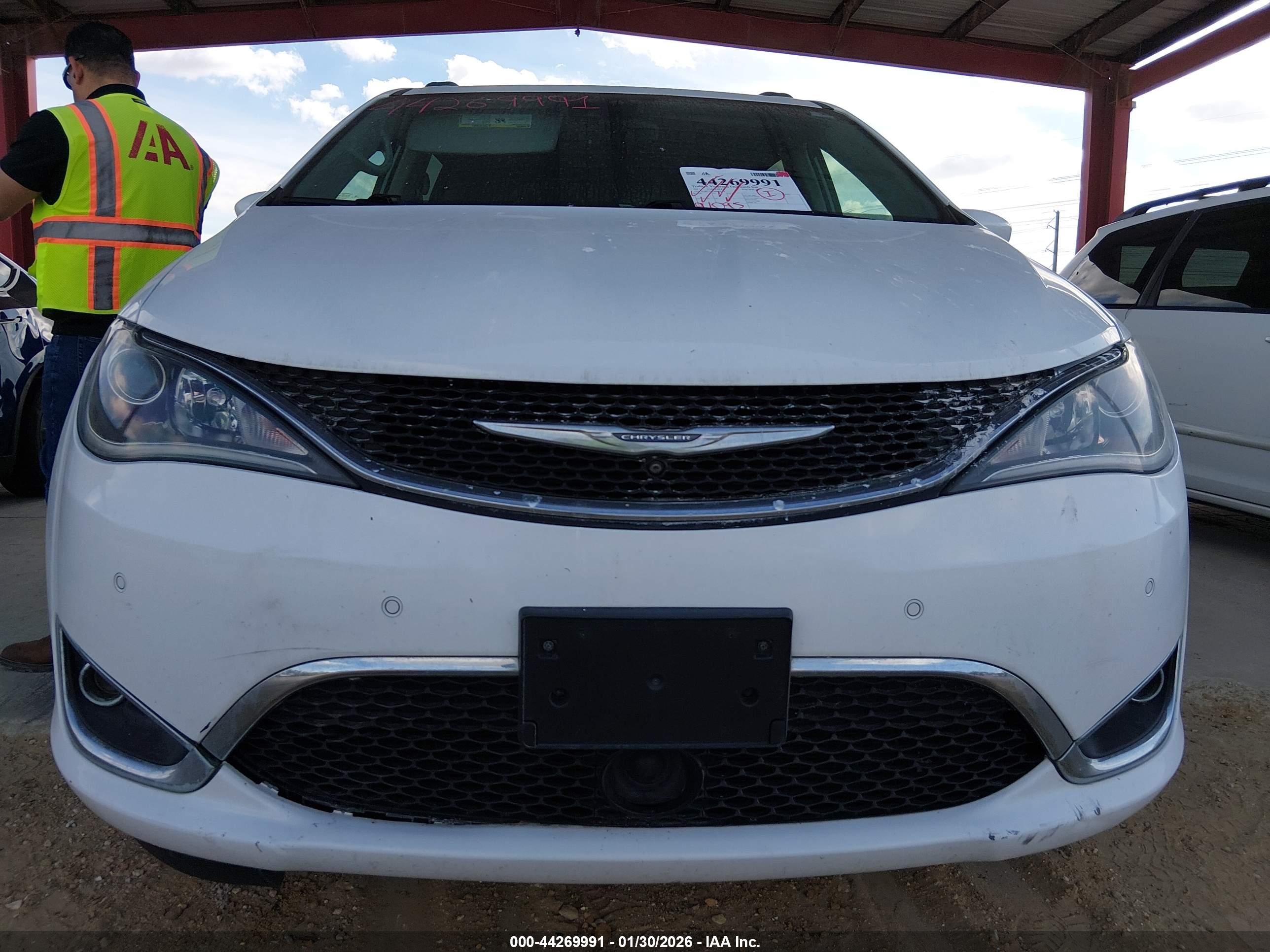 CHRYSLER PACIFICA image 6