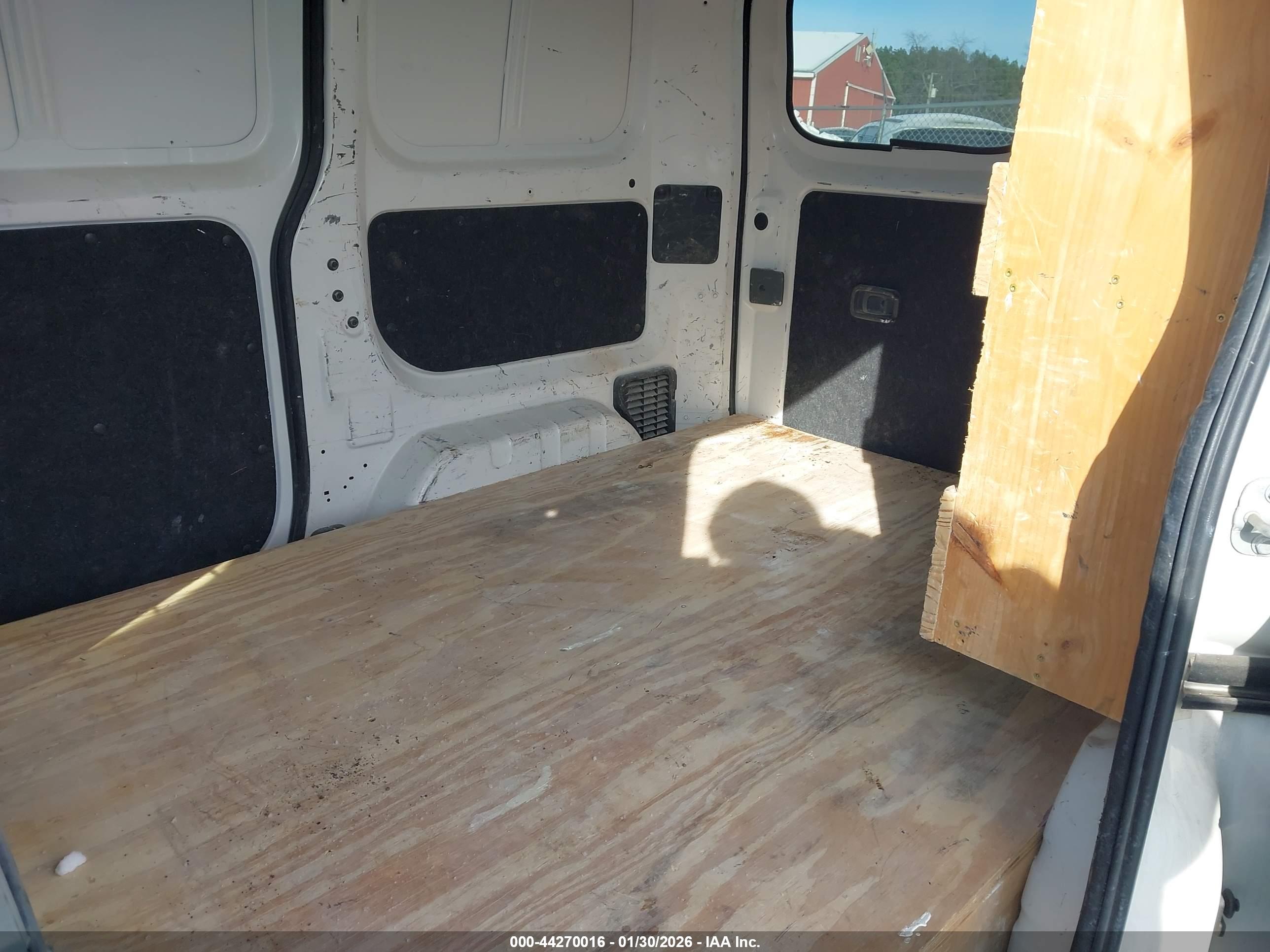 NISSAN NV200 image 8