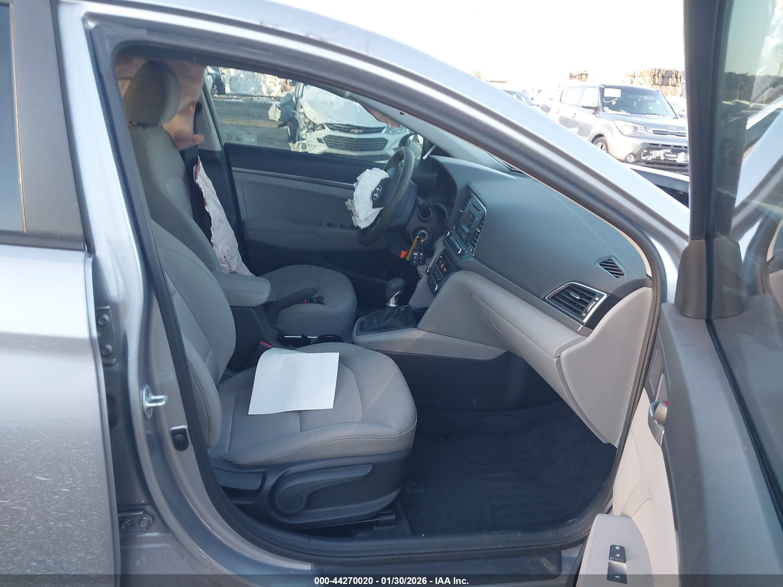 HYUNDAI ELANTRA image 5