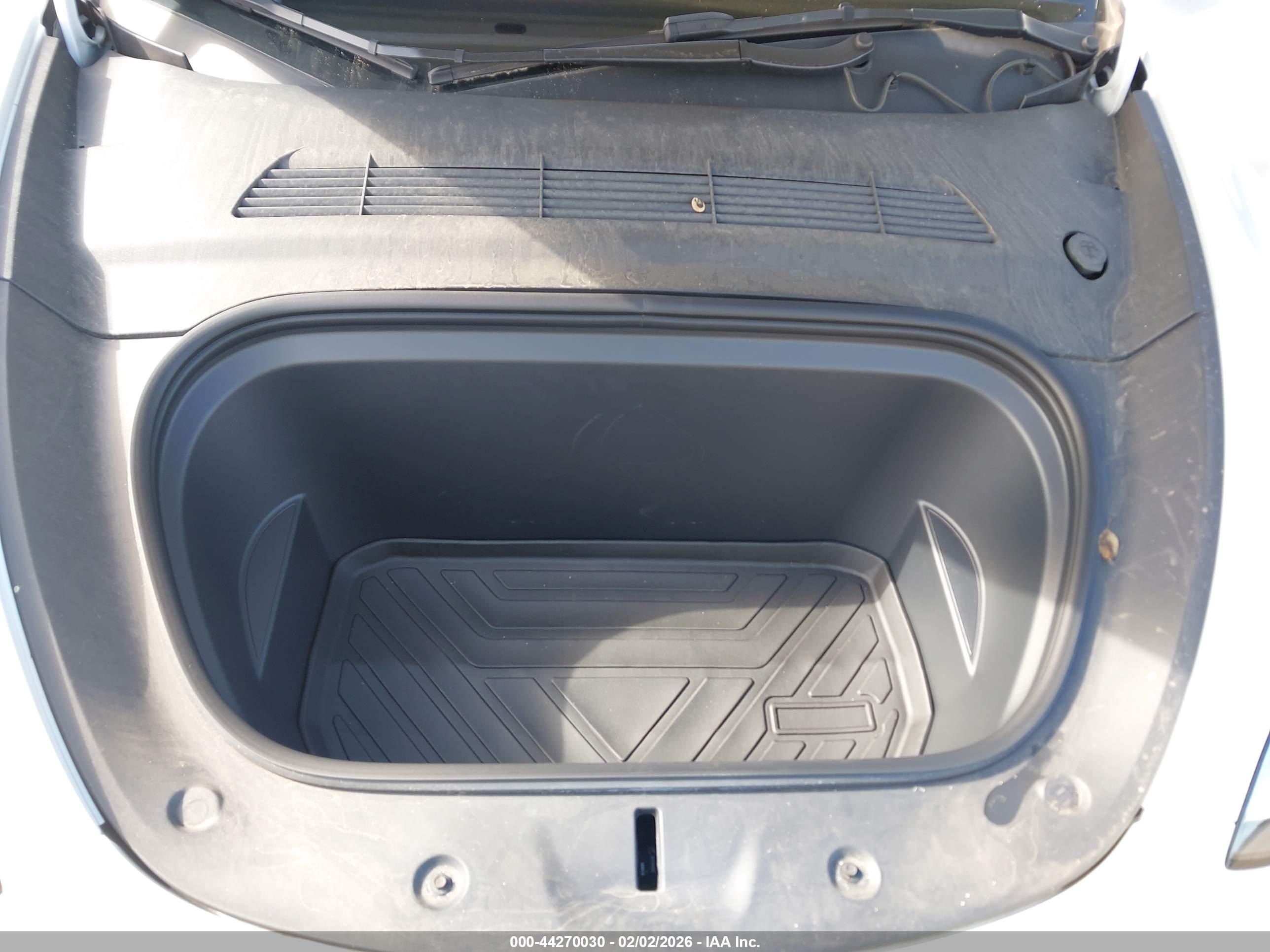TESLA MODEL image 10