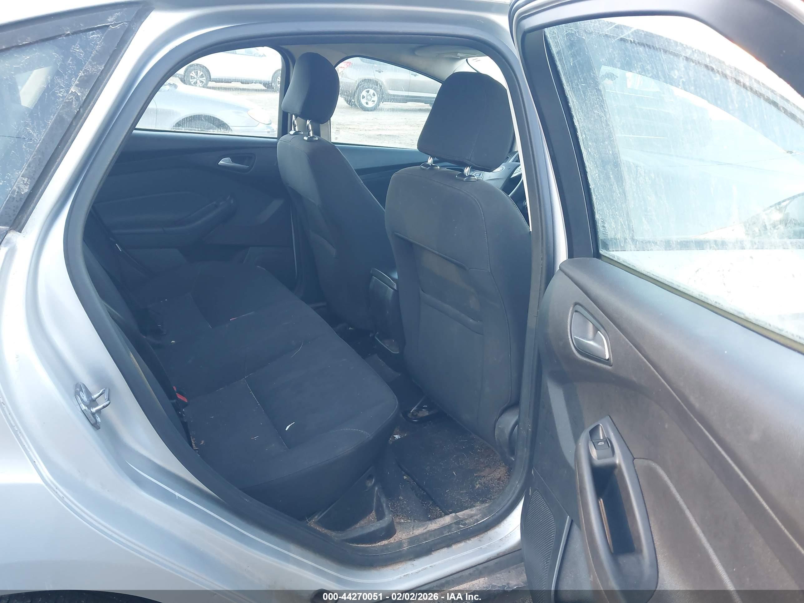 FORD FOCUS image 8