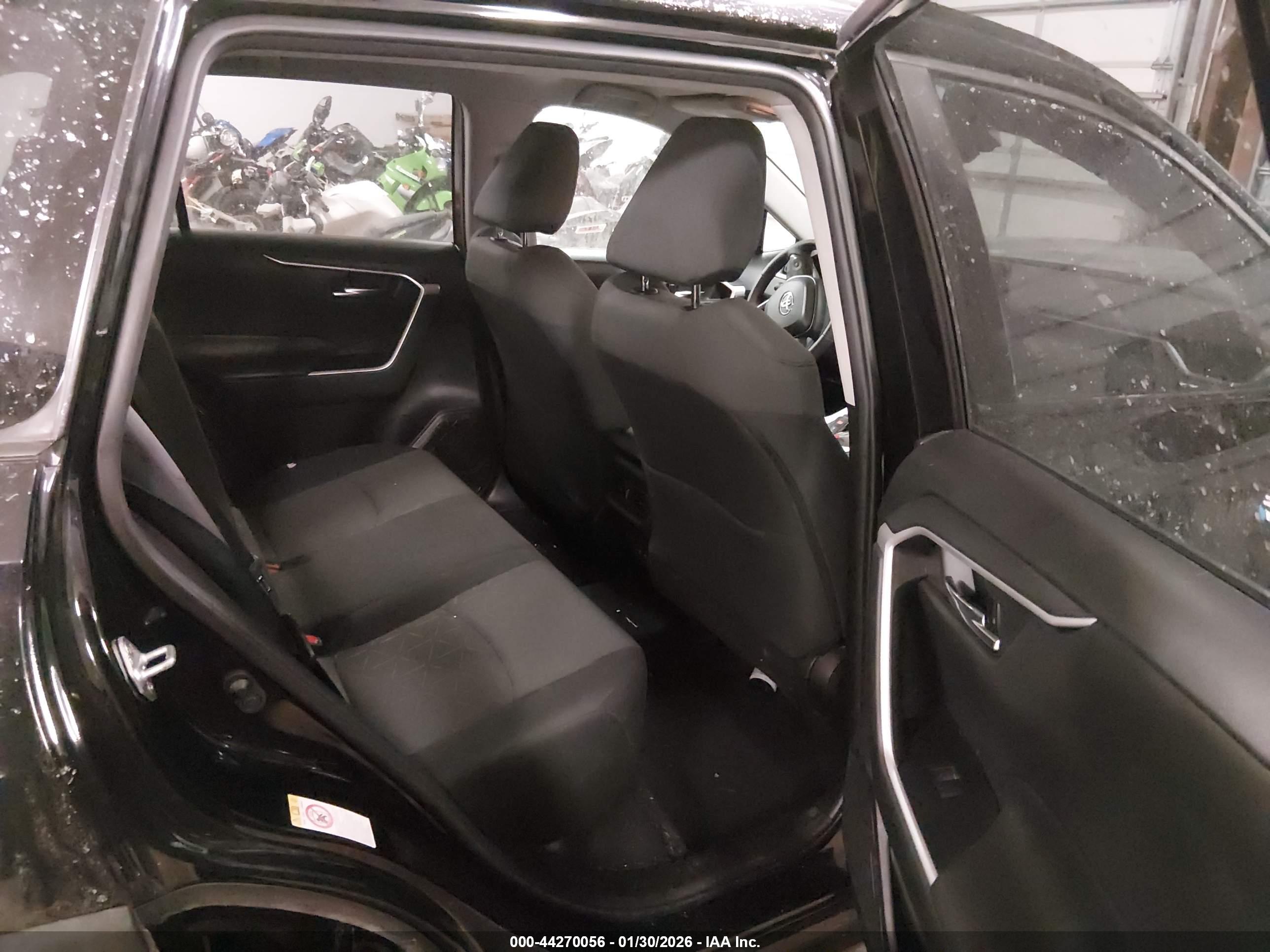 TOYOTA RAV4 image 8