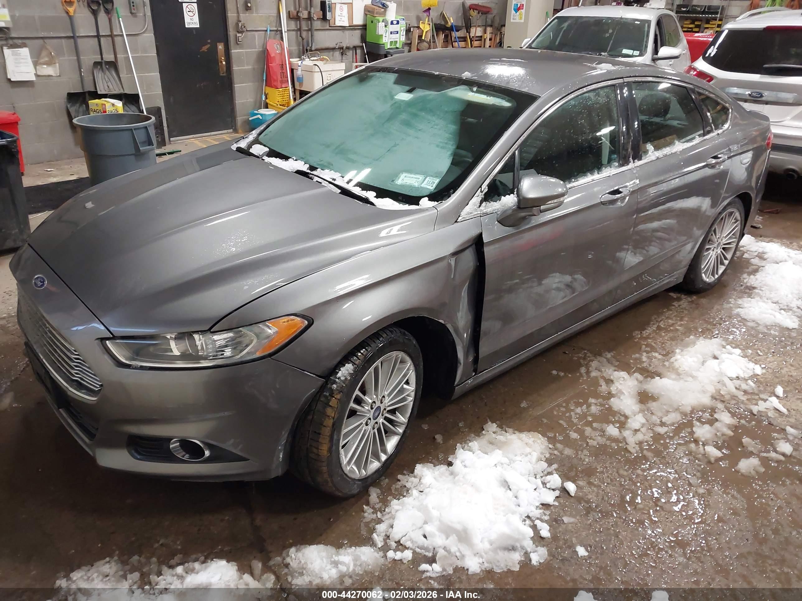 FORD FUSION image 2