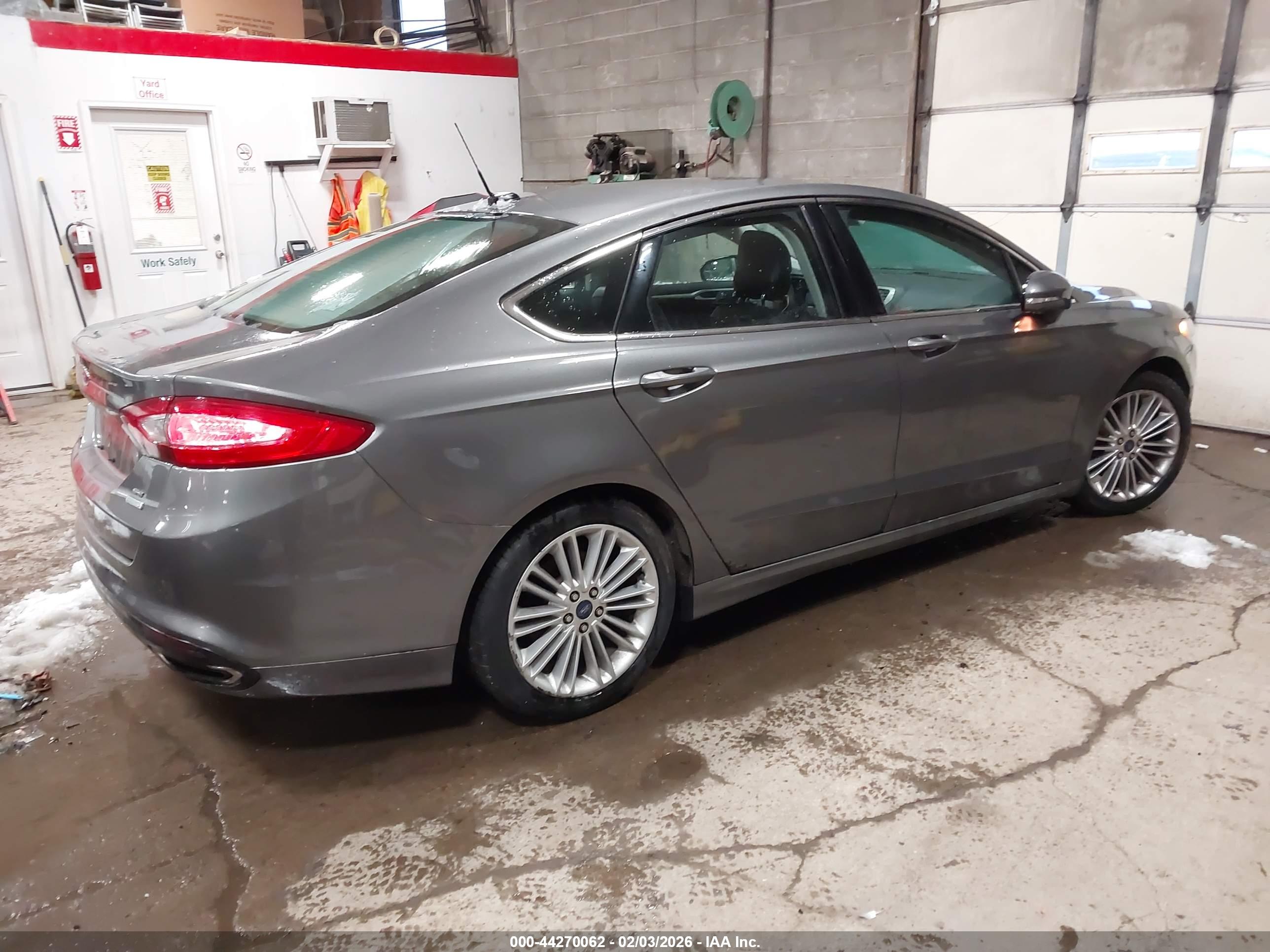 FORD FUSION image 4
