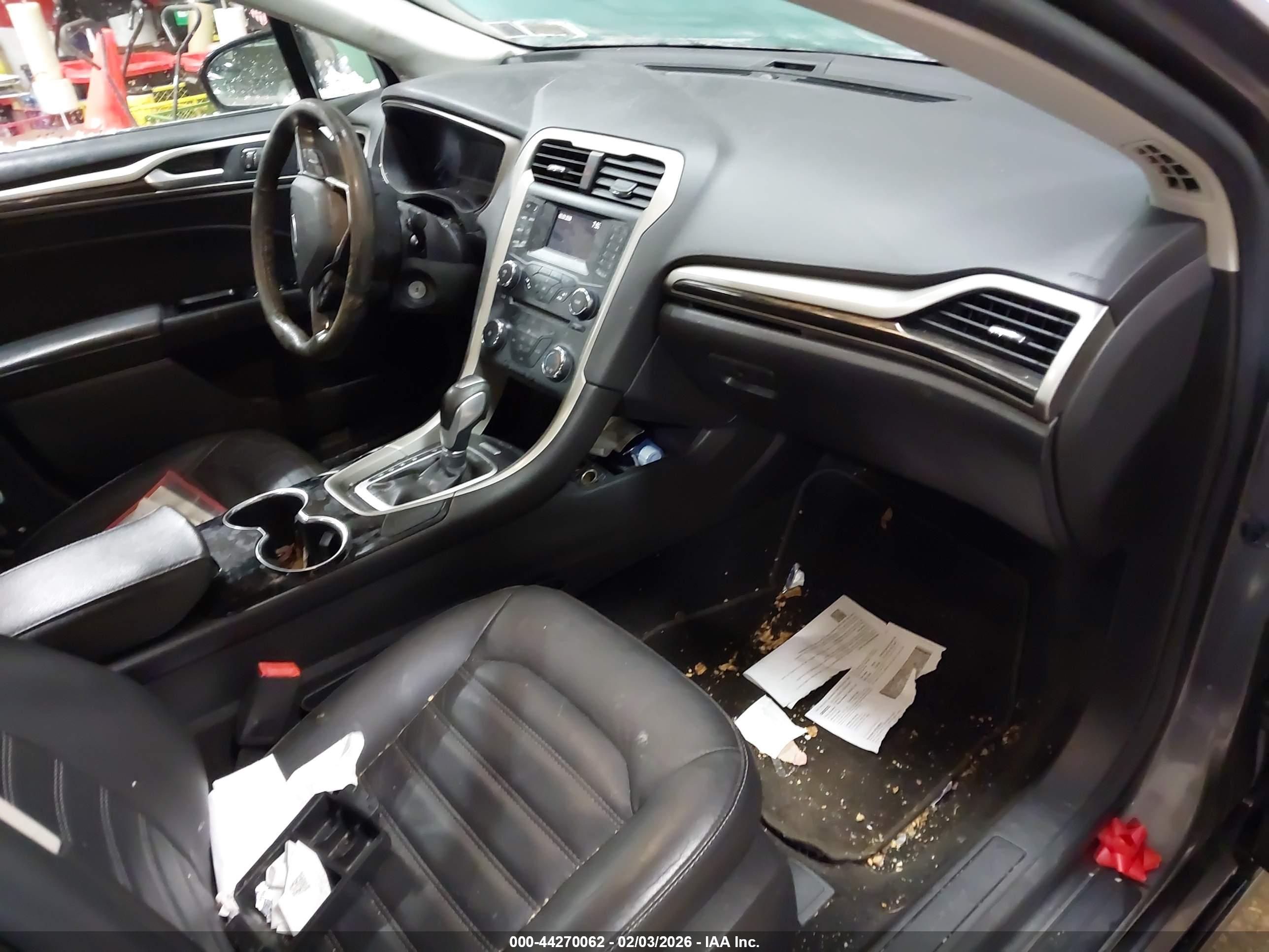 FORD FUSION image 5