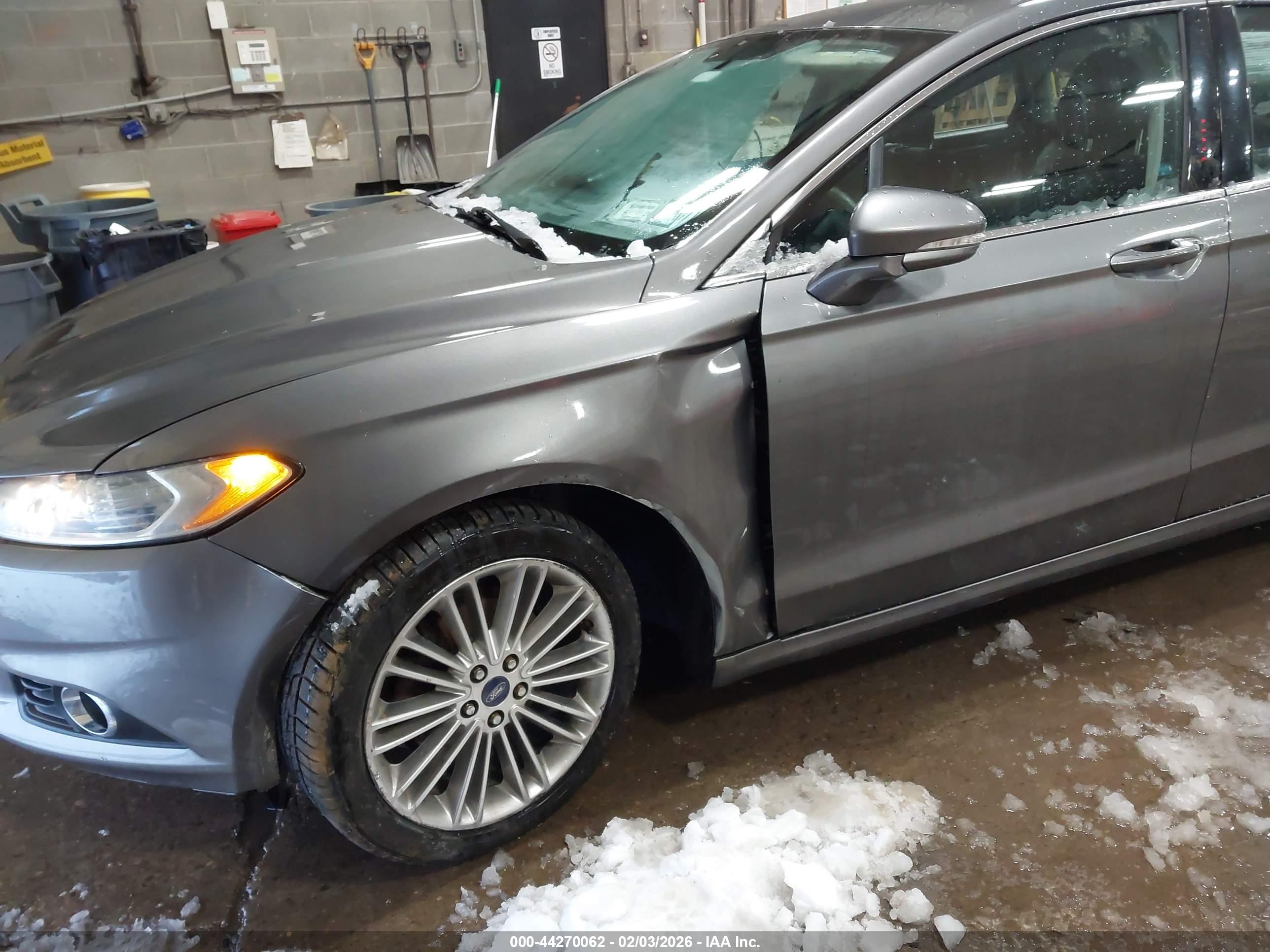 FORD FUSION image 6