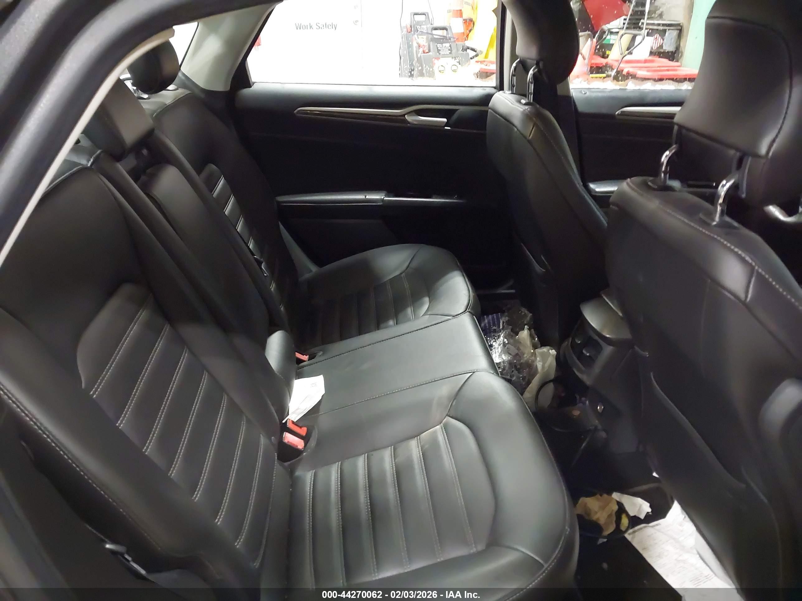 FORD FUSION image 8