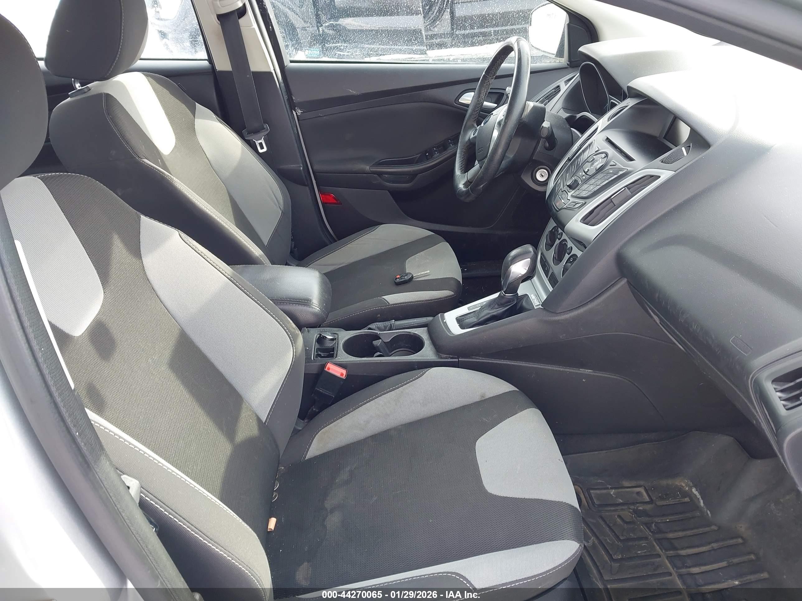 FORD FOCUS image 5