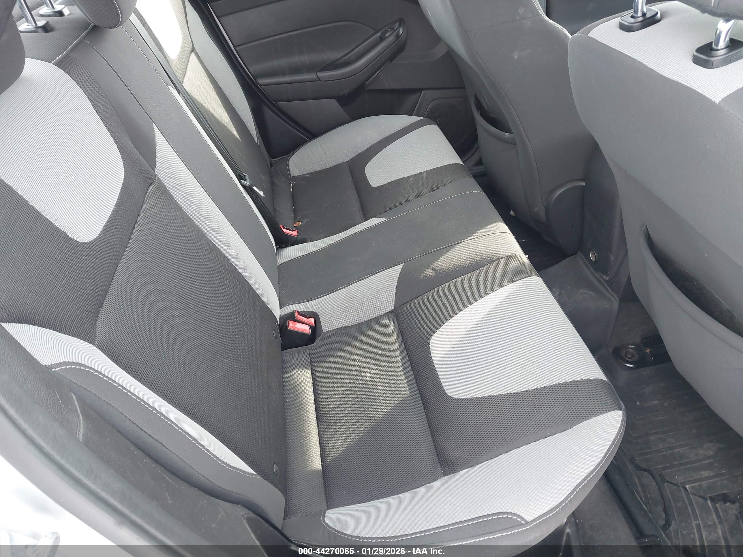 FORD FOCUS image 8