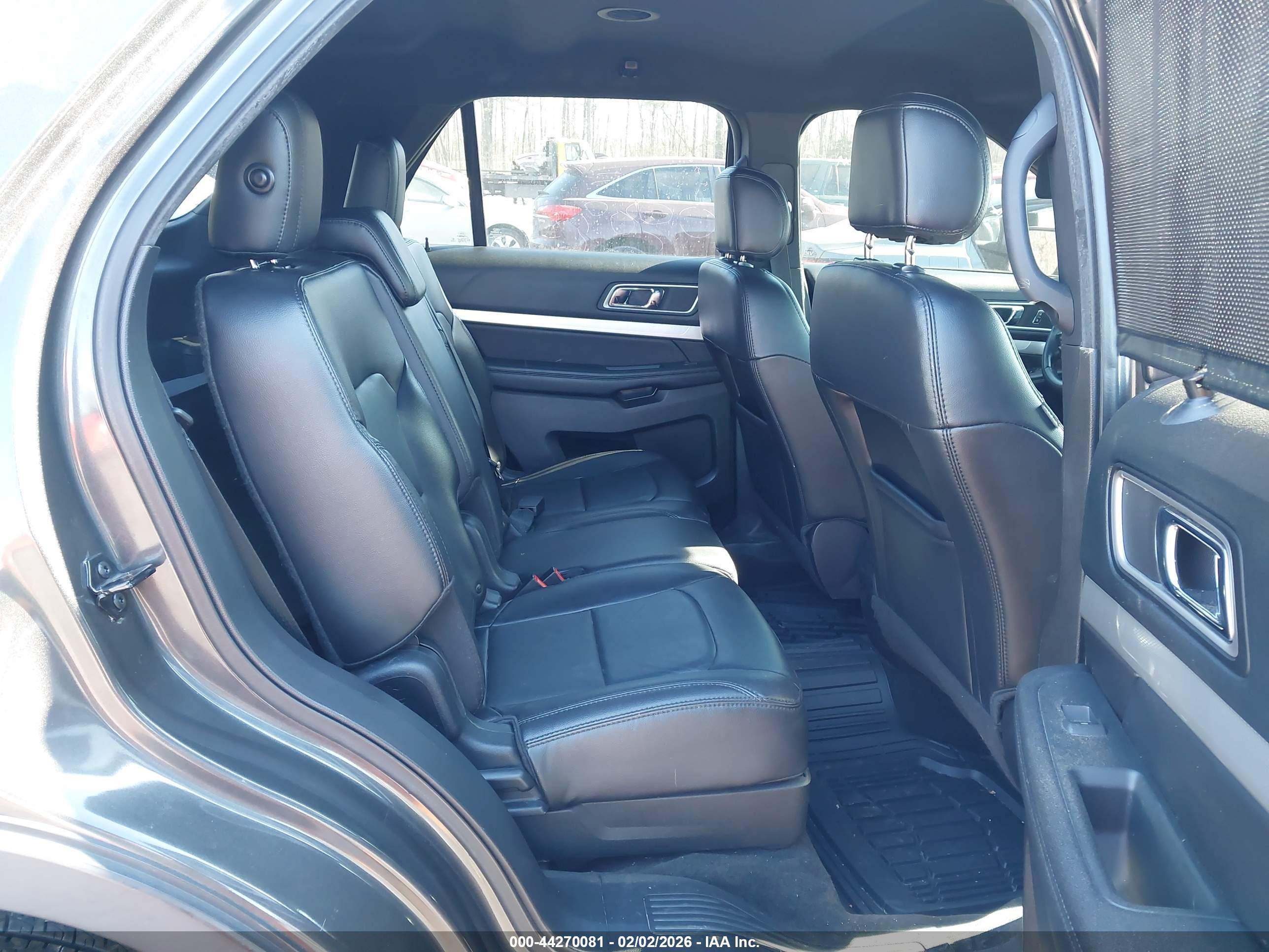 FORD EXPLORER image 8