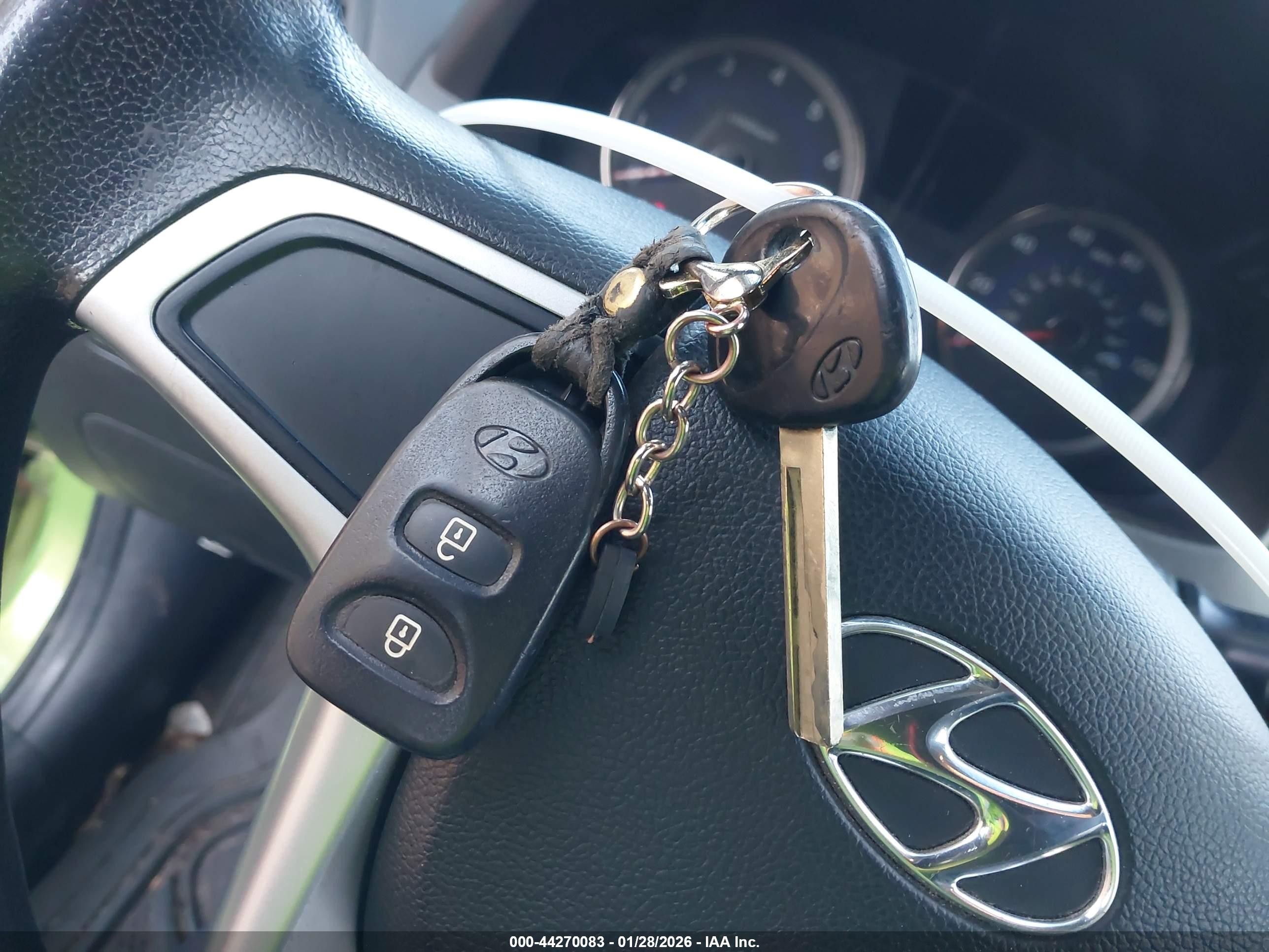 HYUNDAI ACCENT image 11