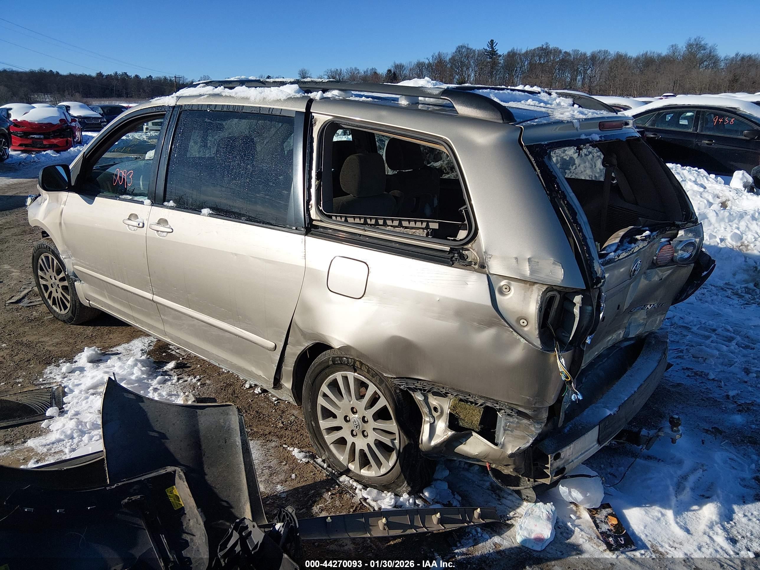TOYOTA SIENNA image 3