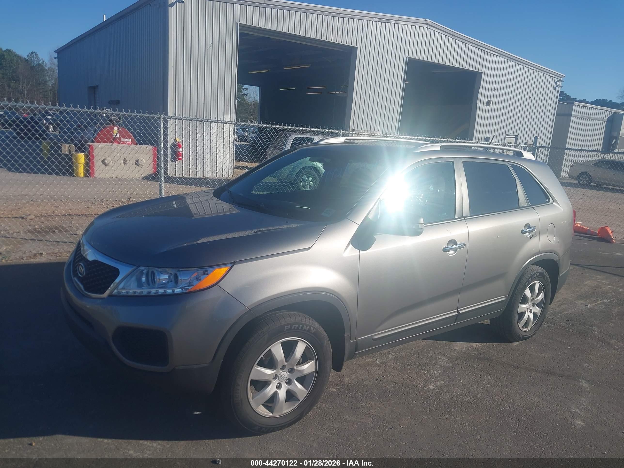 KIA SORENTO image 2