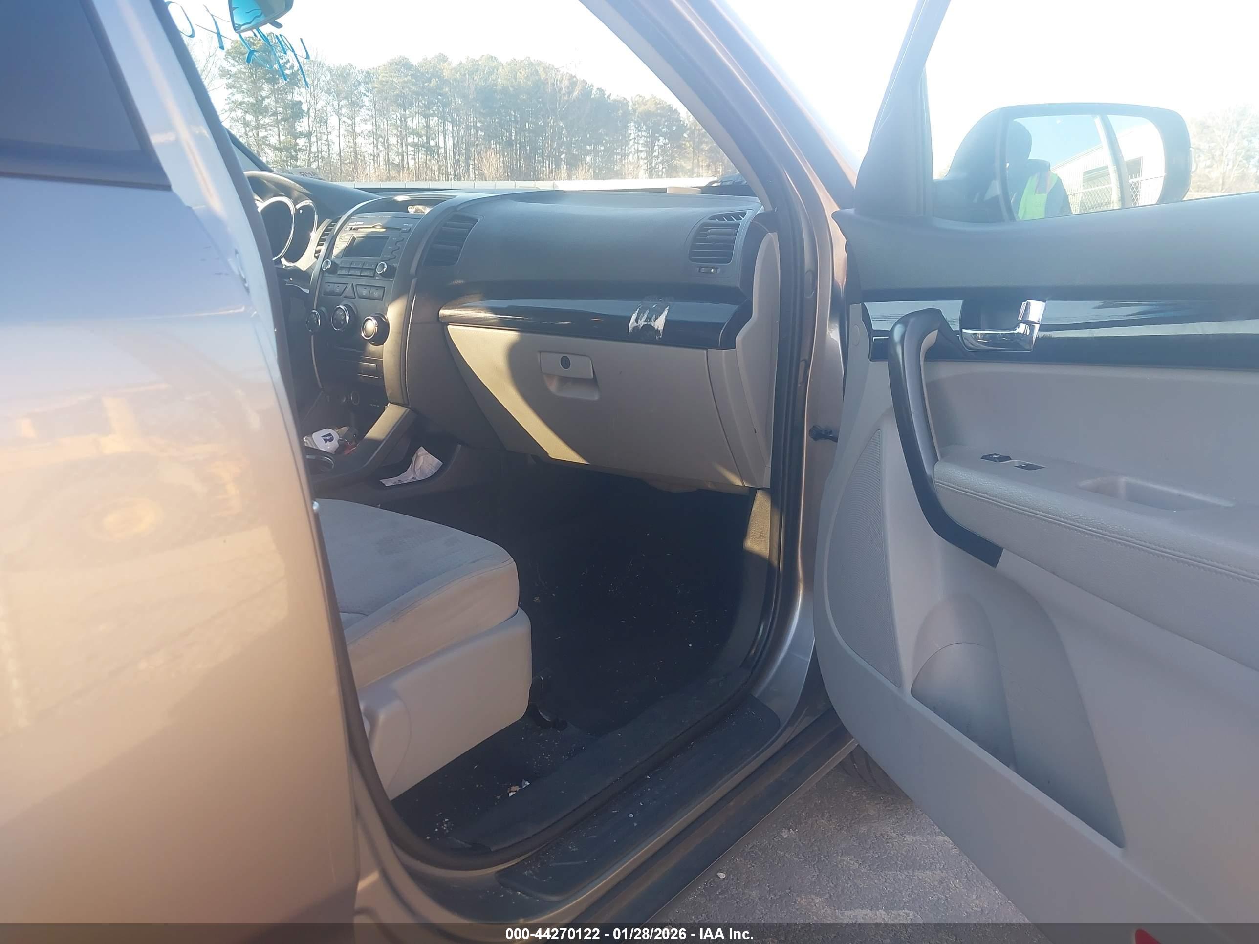 KIA SORENTO image 5
