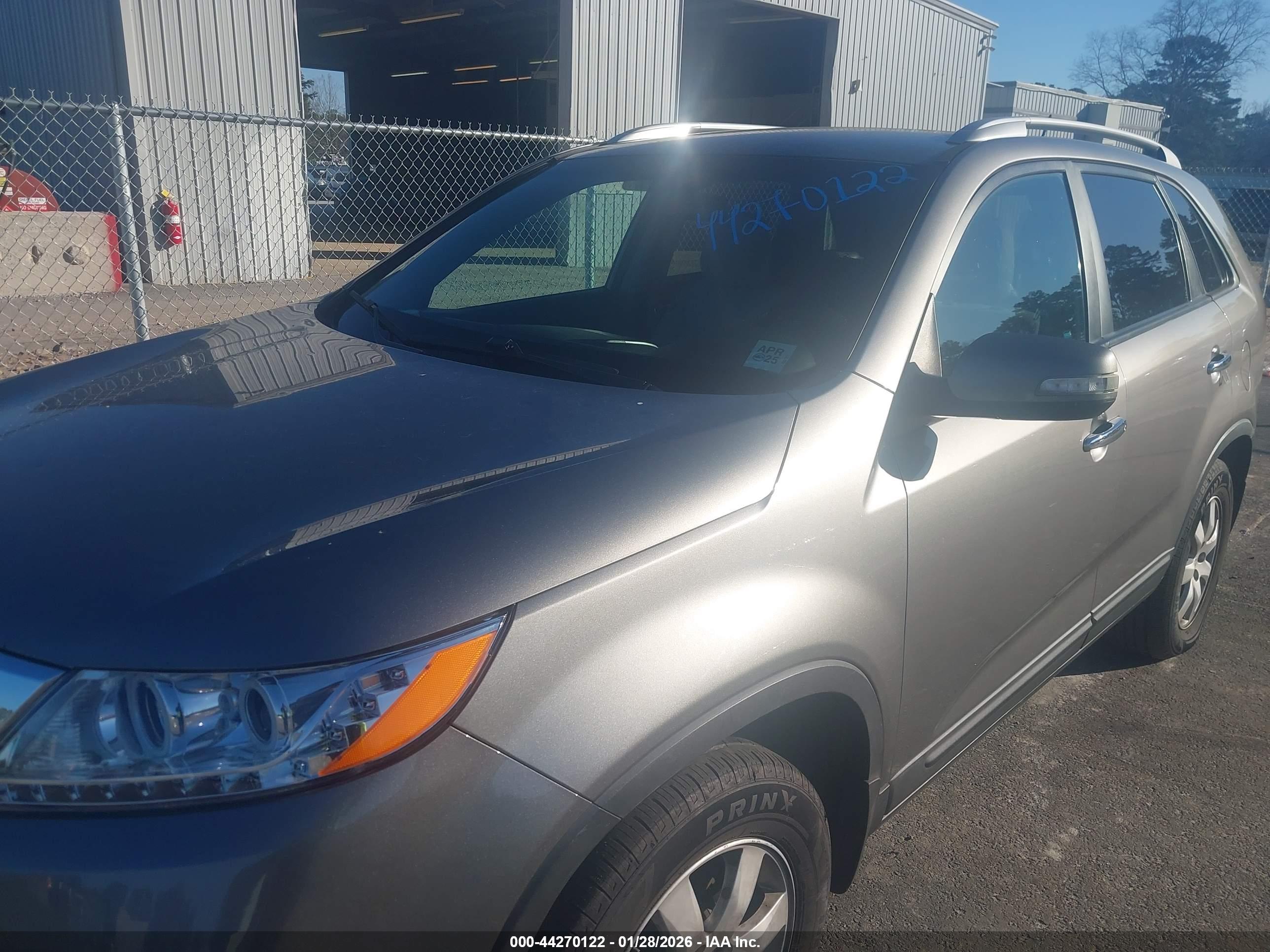 KIA SORENTO image 6