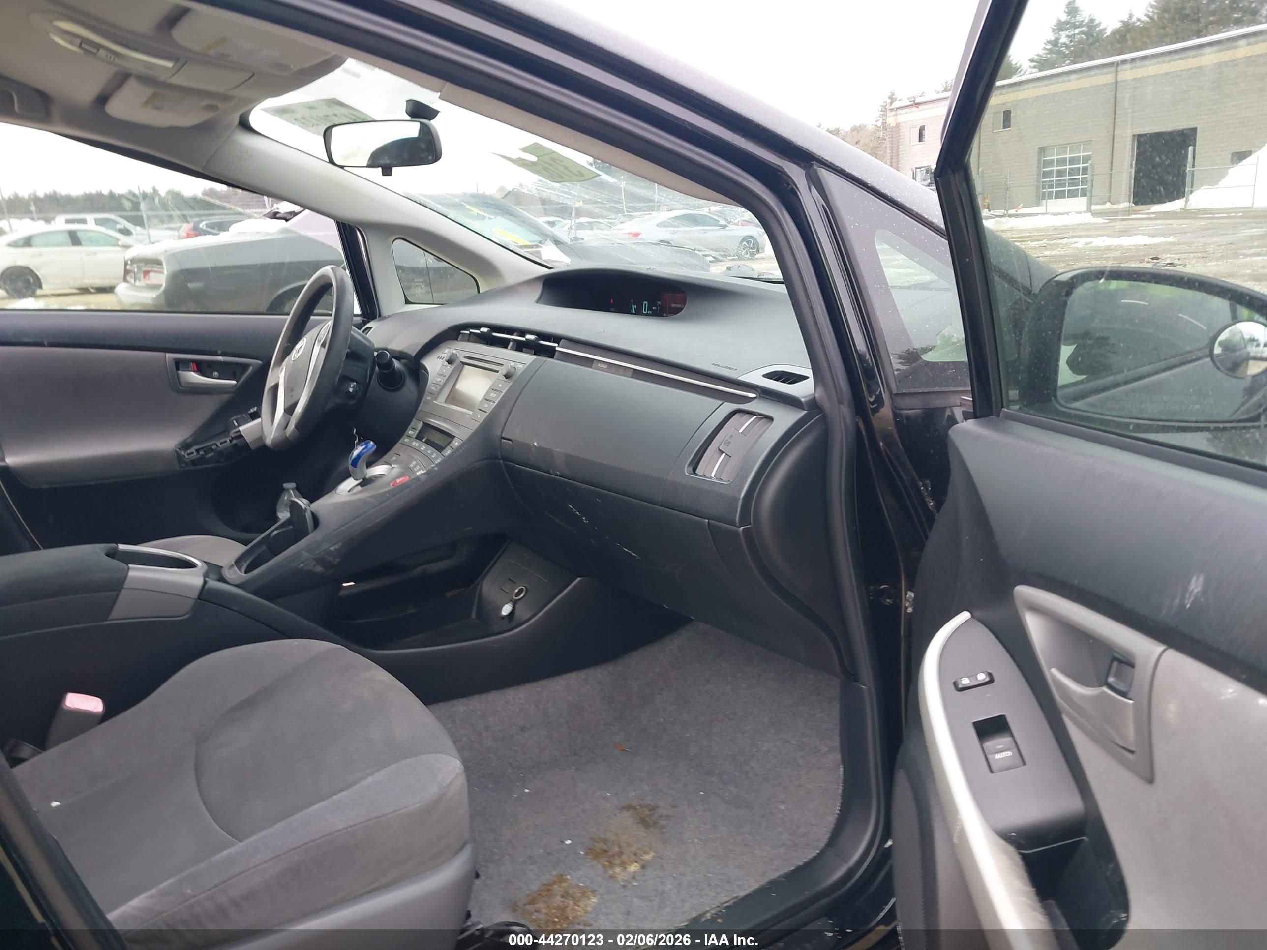 TOYOTA PRIUS image 5