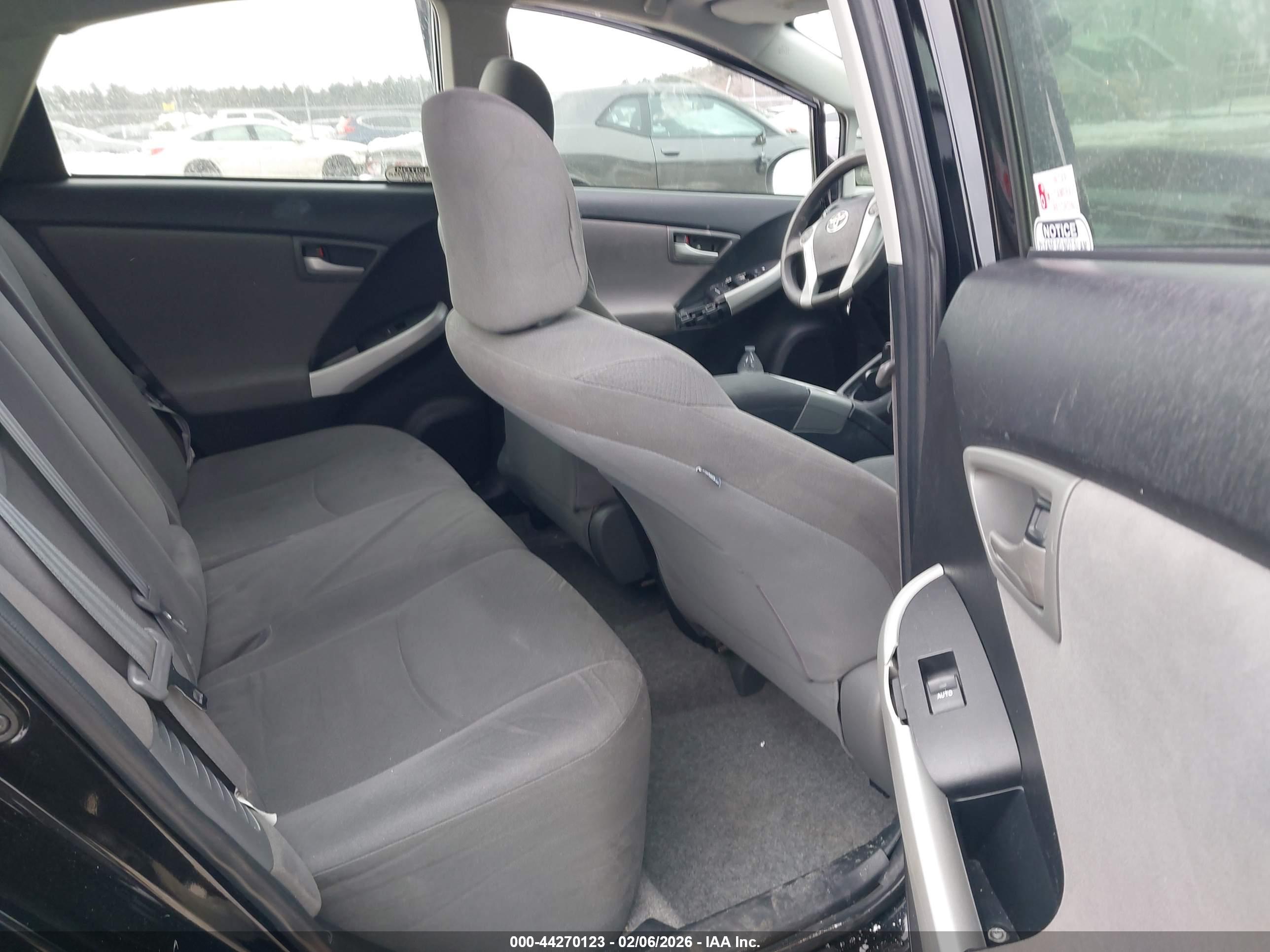 TOYOTA PRIUS image 8