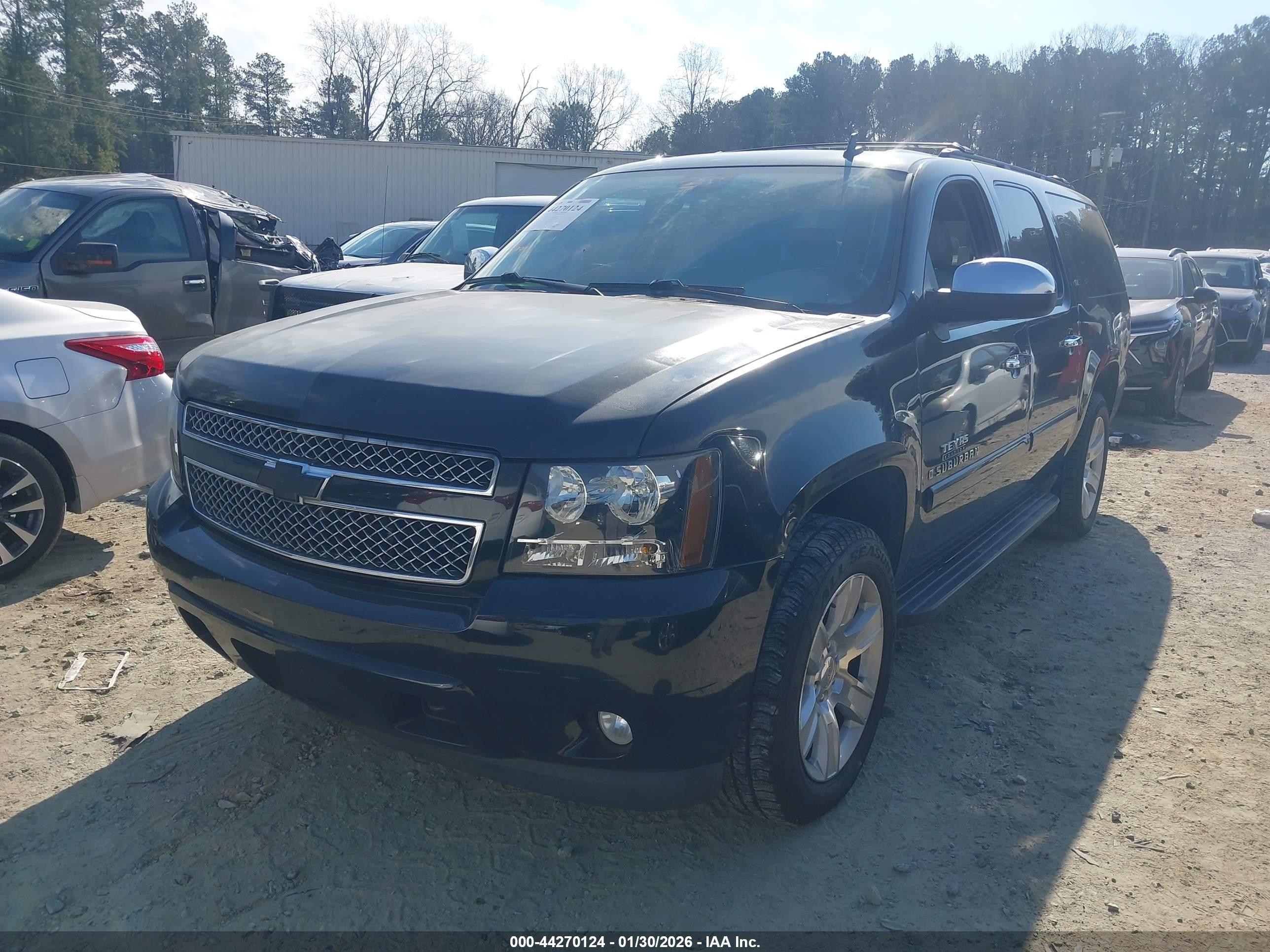 CHEVROLET SUBURBAN image 2