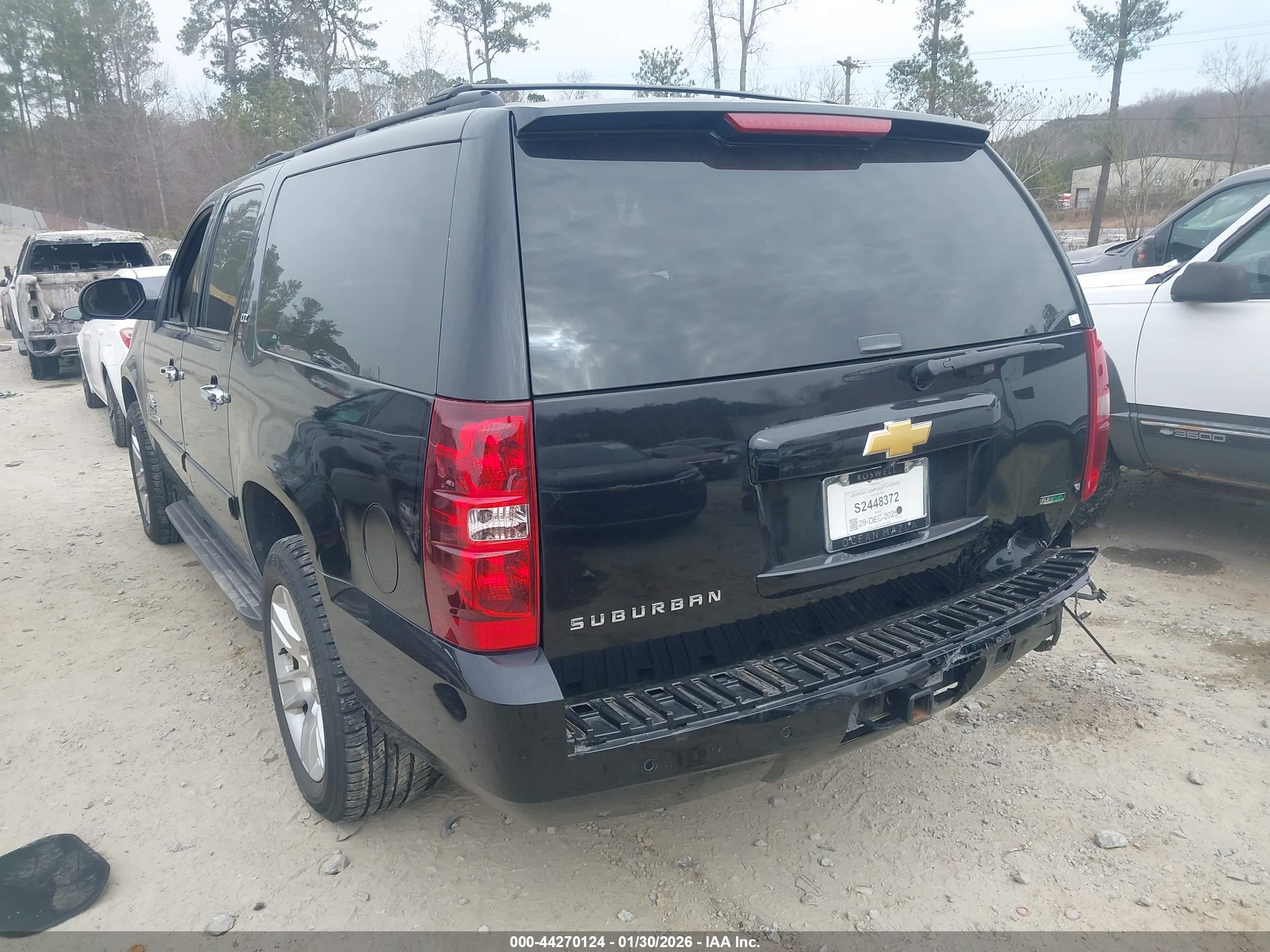 CHEVROLET SUBURBAN image 3