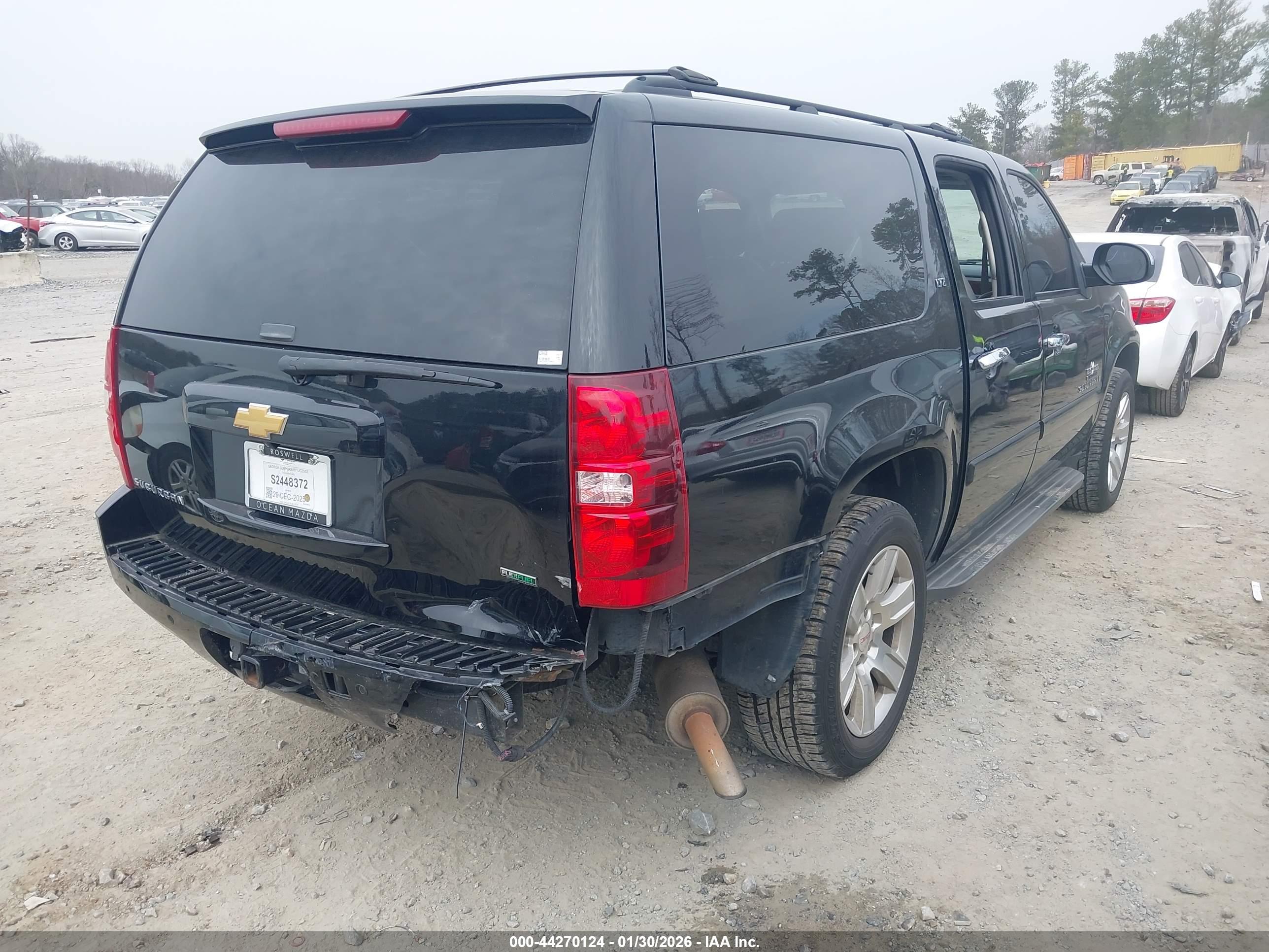 CHEVROLET SUBURBAN image 4
