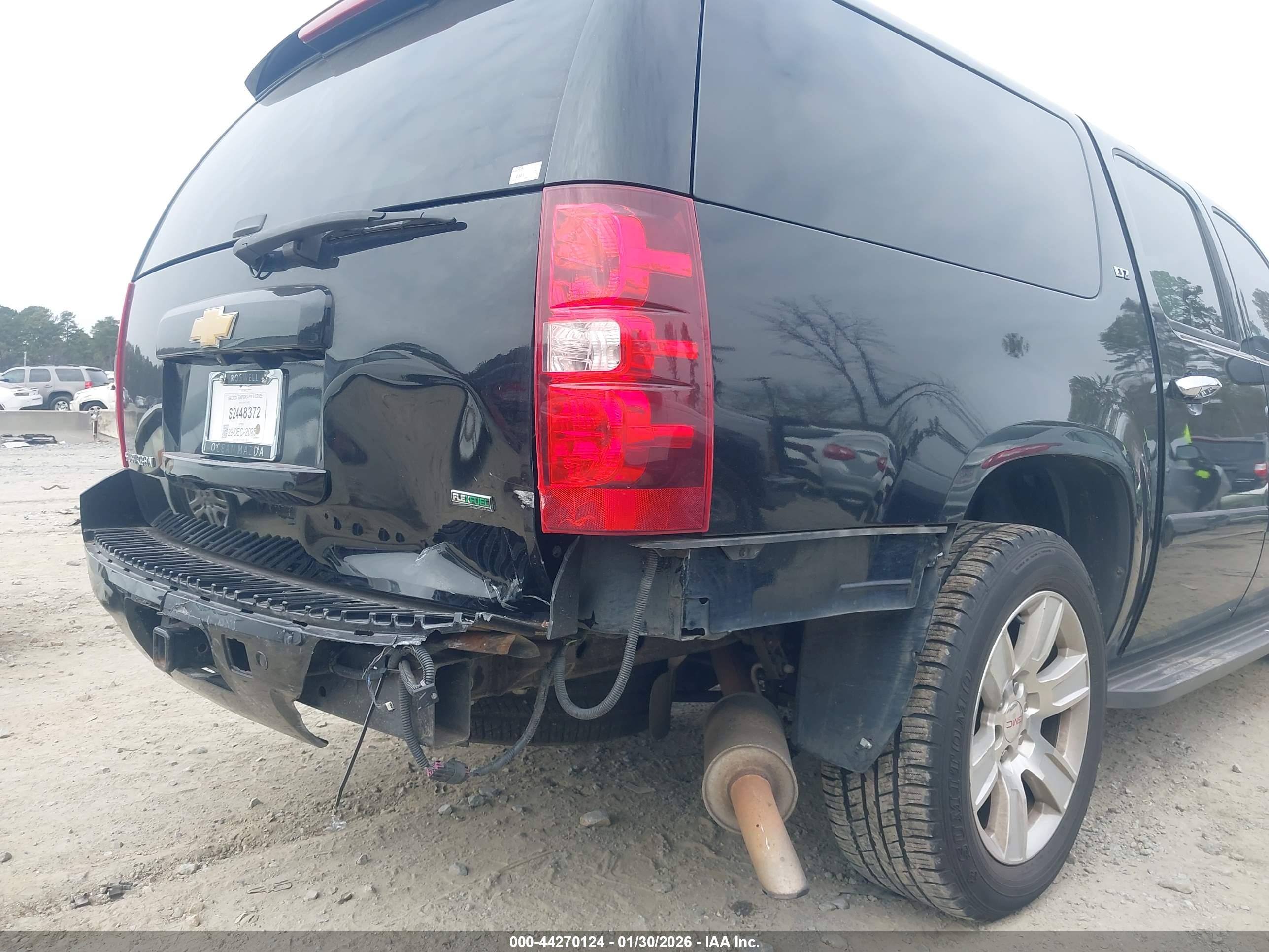 CHEVROLET SUBURBAN image 6