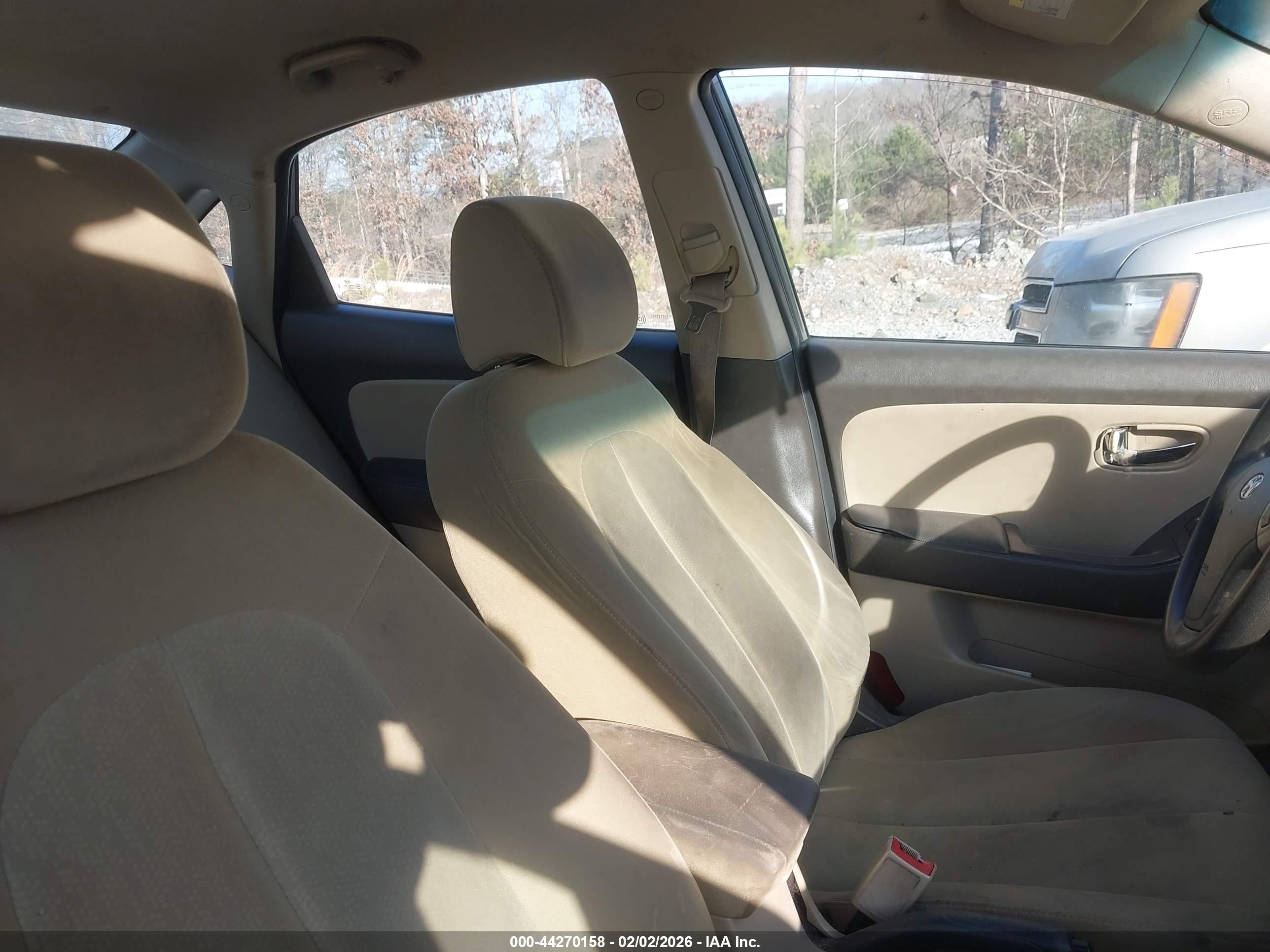 HYUNDAI ELANTRA image 5