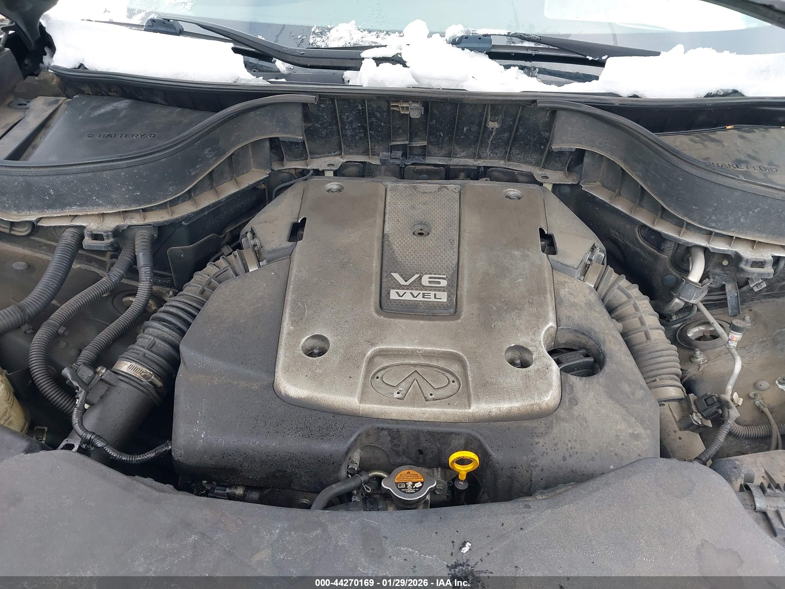 INFINITI QX70 image 10