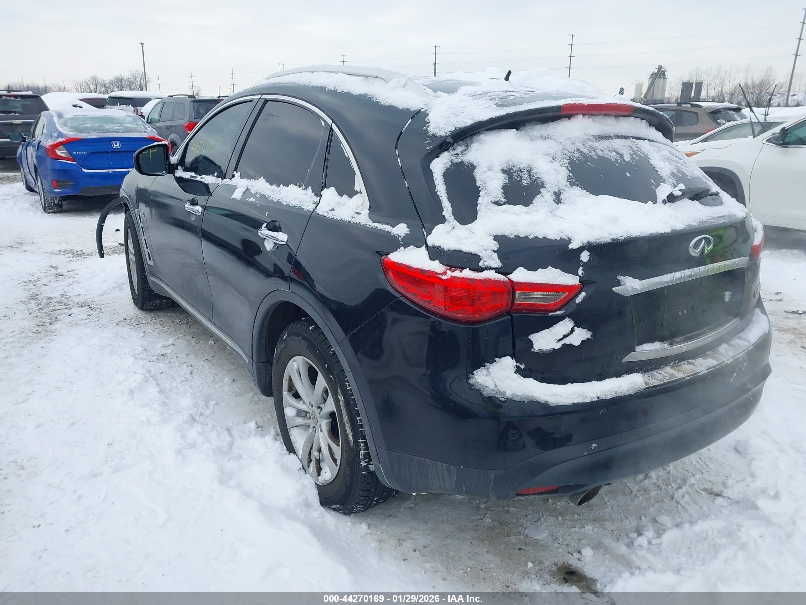INFINITI QX70 image 3