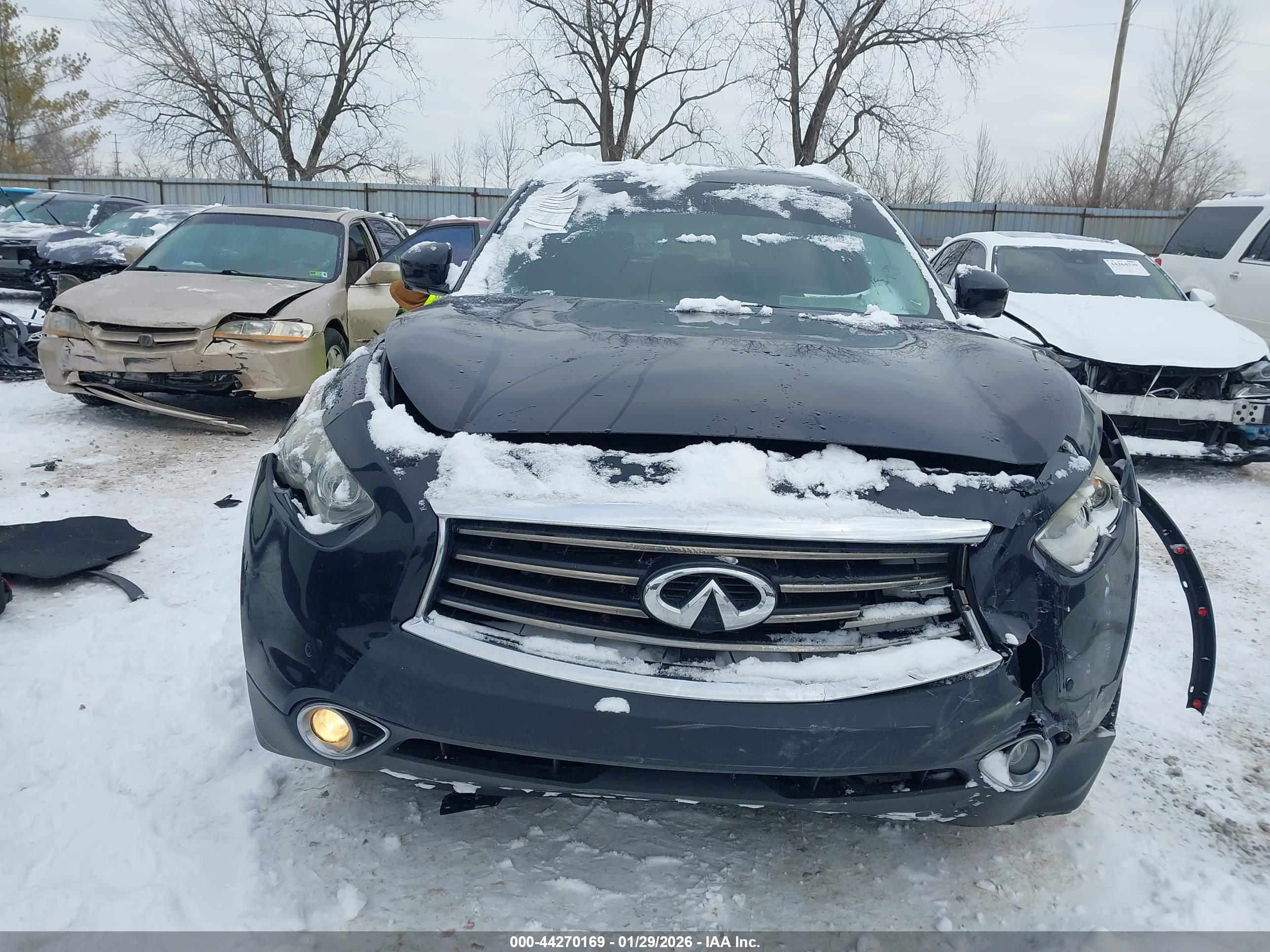 INFINITI QX70 image 6