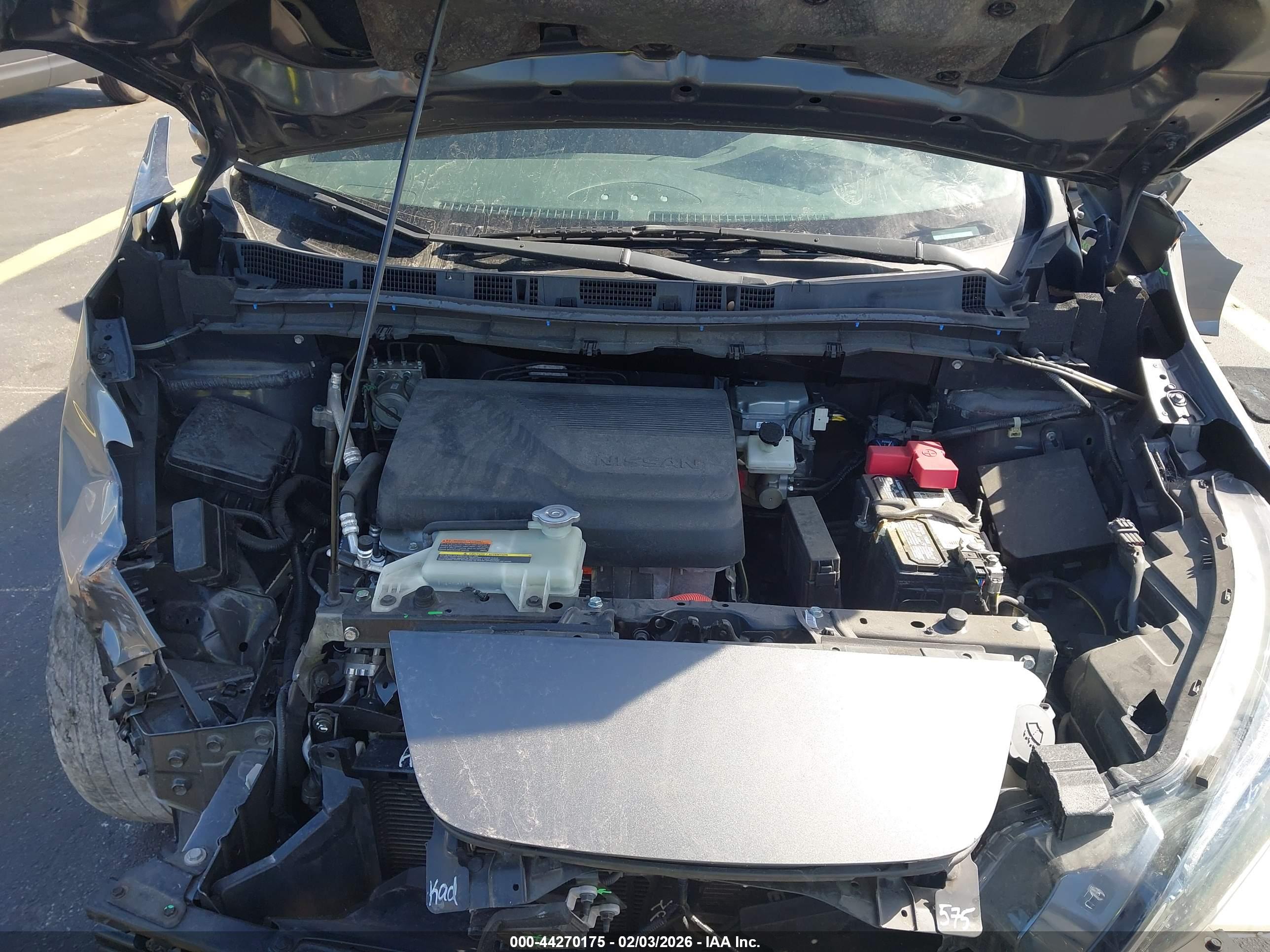 NISSAN LEAF image 10