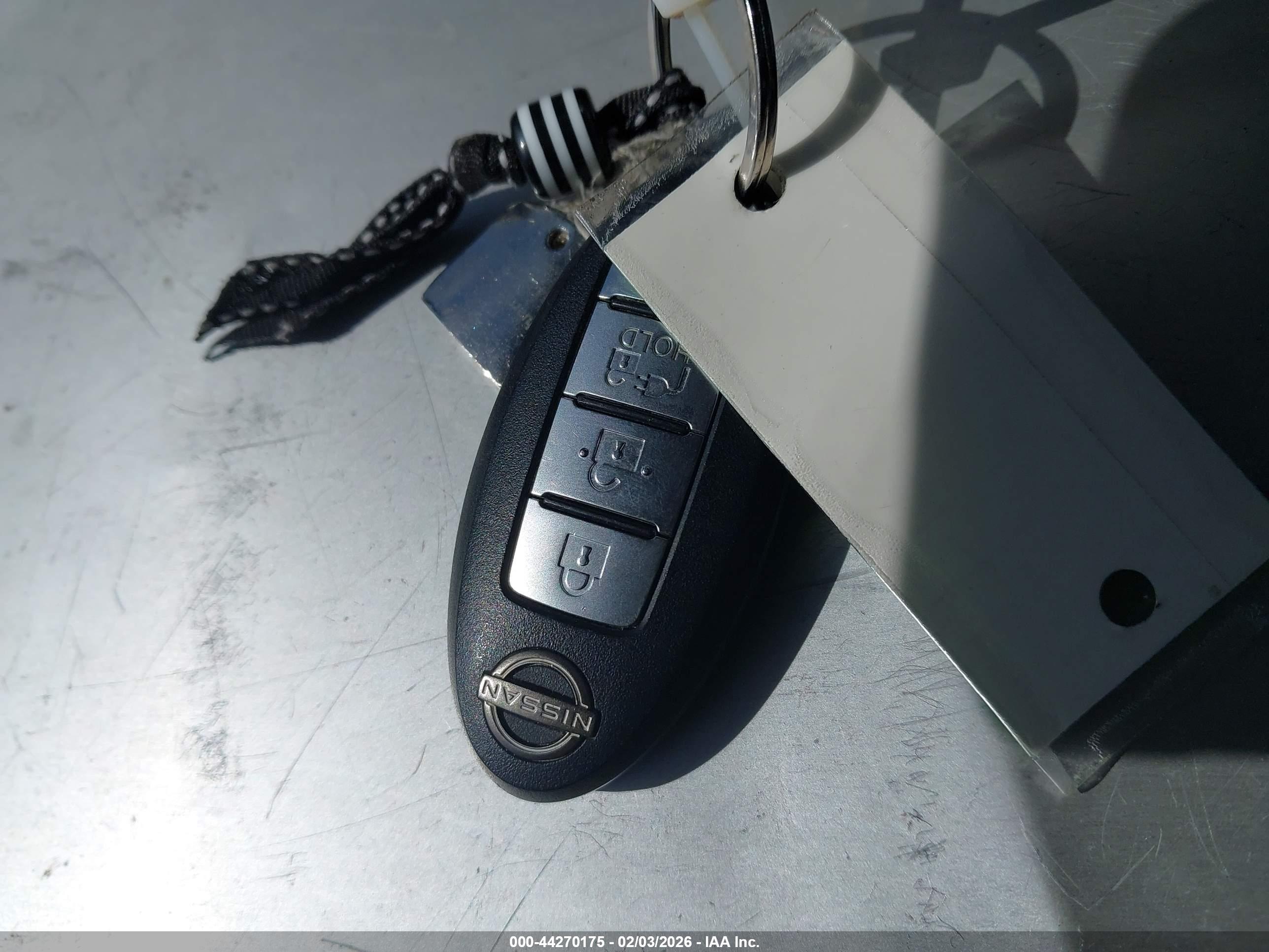 NISSAN LEAF image 11