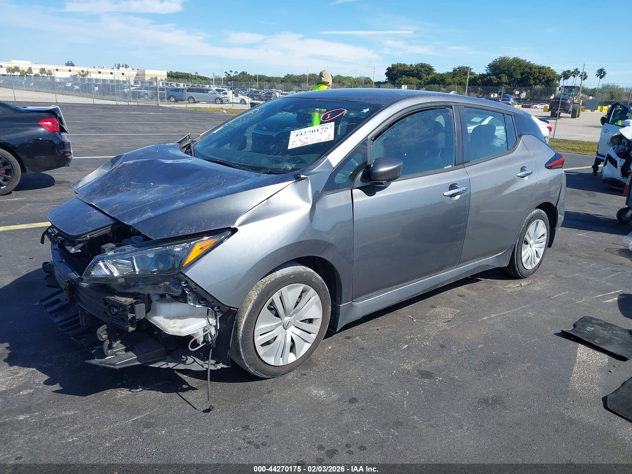 NISSAN LEAF image 2