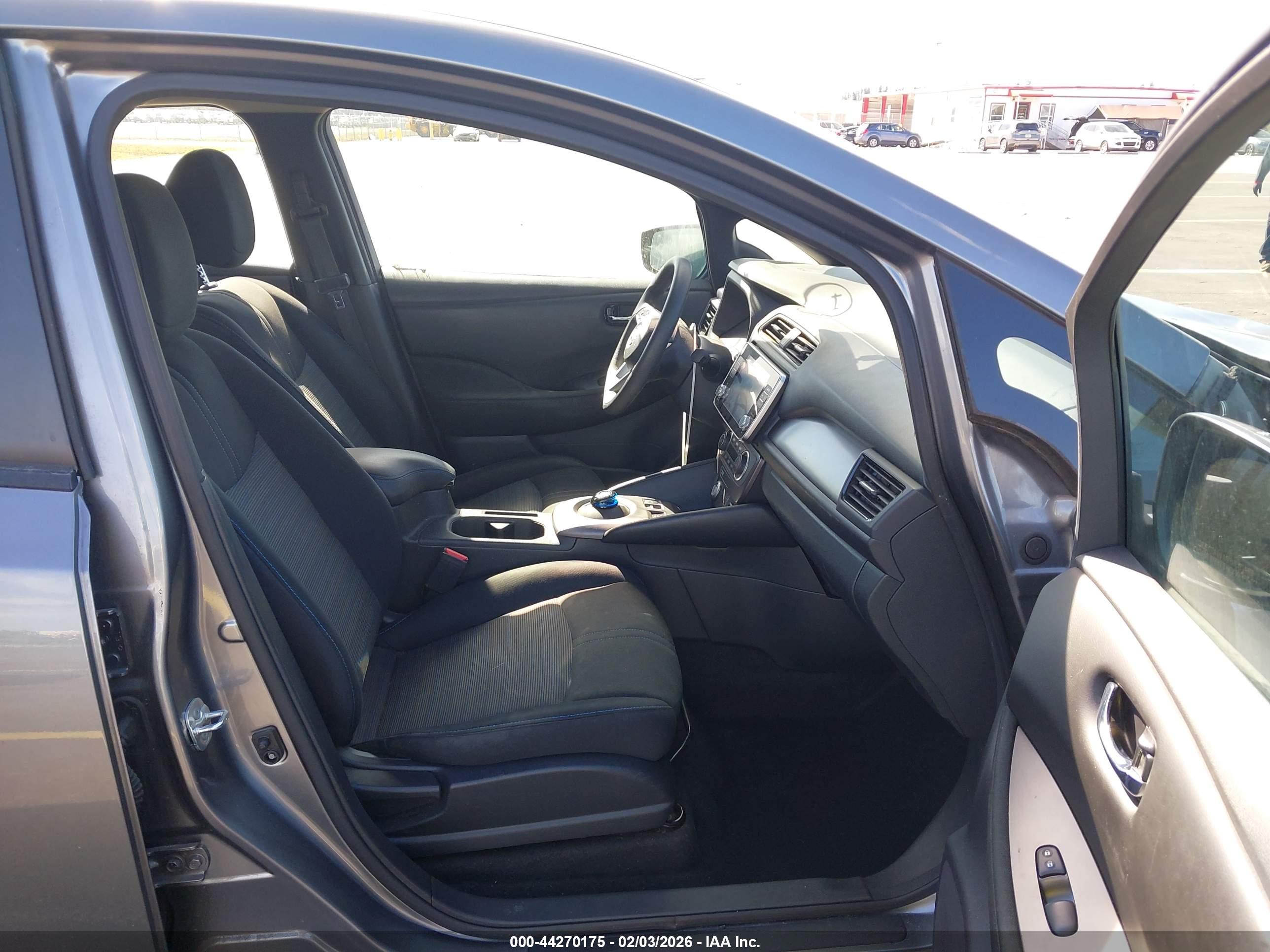 NISSAN LEAF image 5