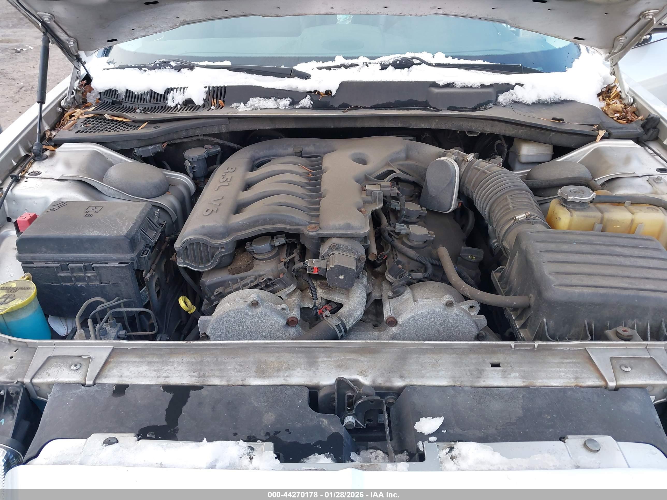 CHRYSLER 300 image 10