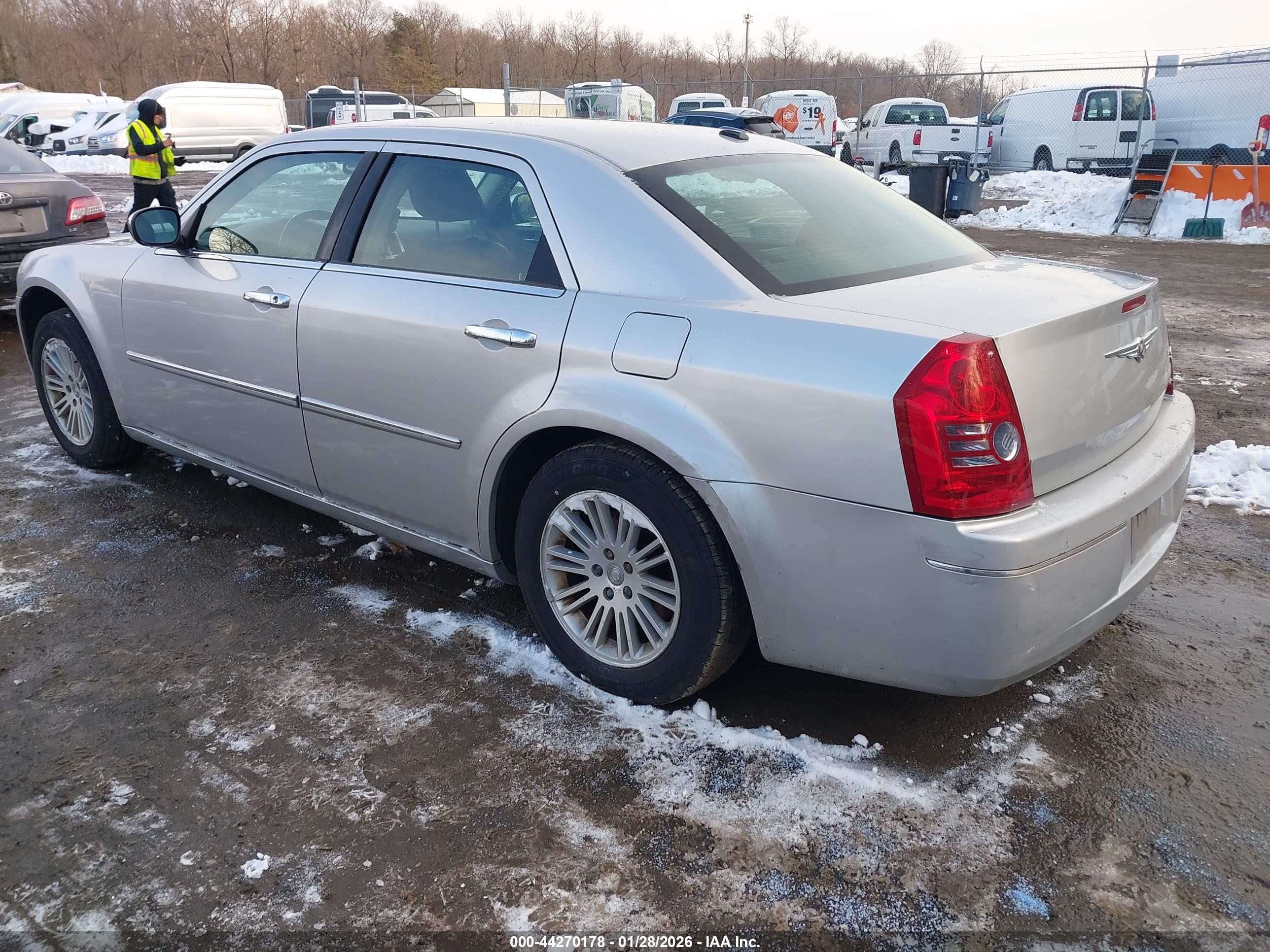 CHRYSLER 300 image 3
