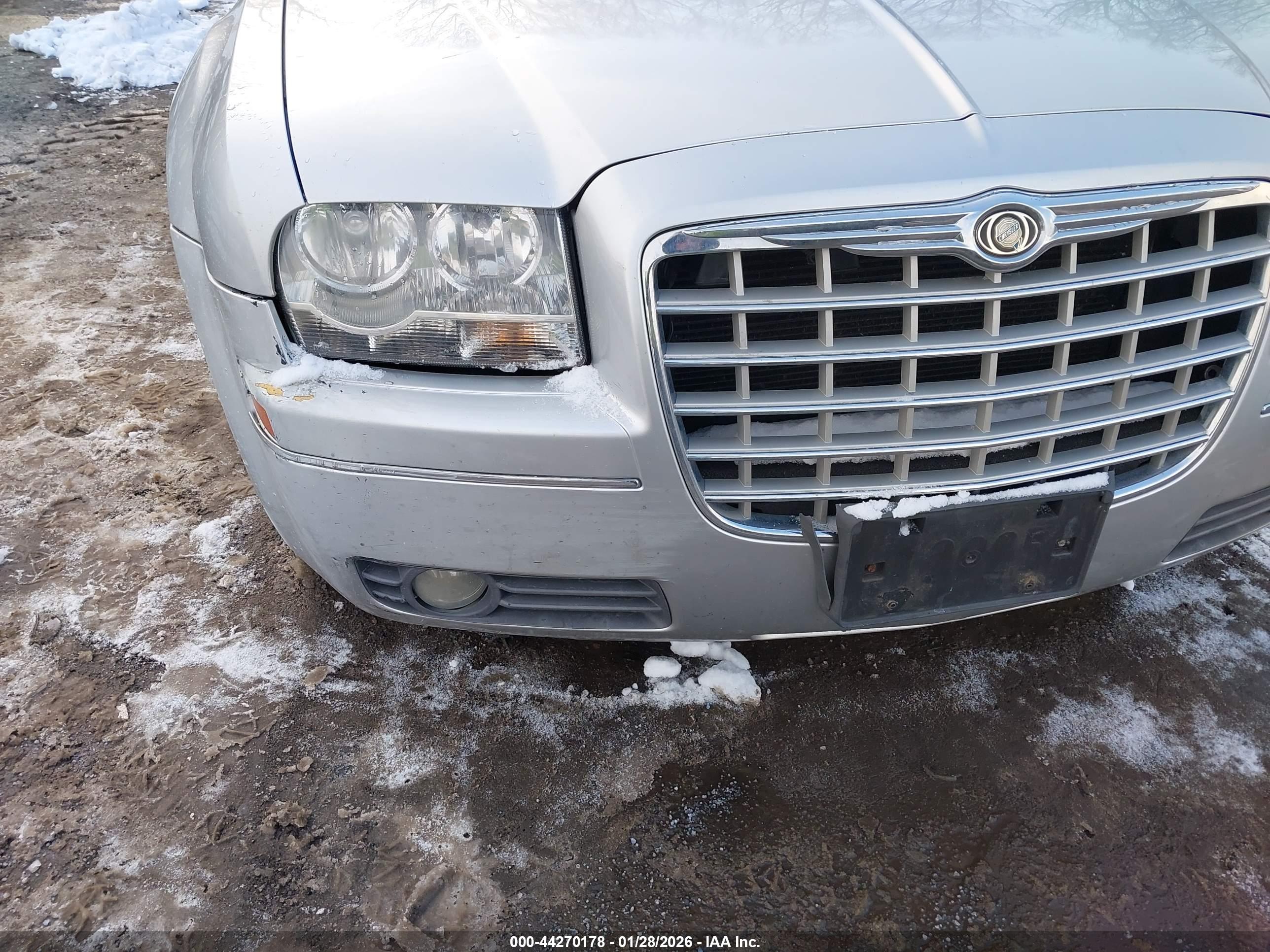 CHRYSLER 300 image 6