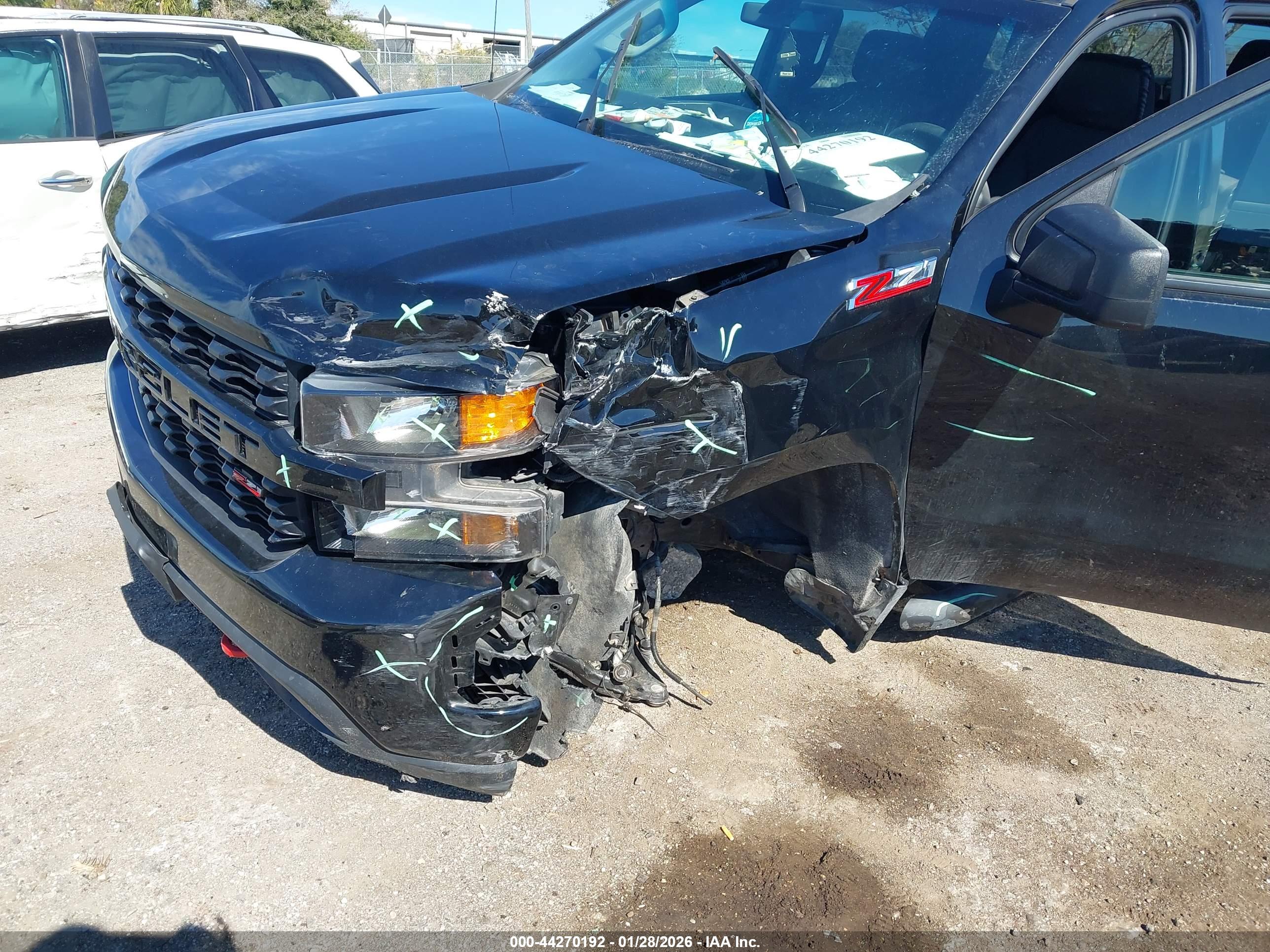 CHEVROLET SILVERADO image 6