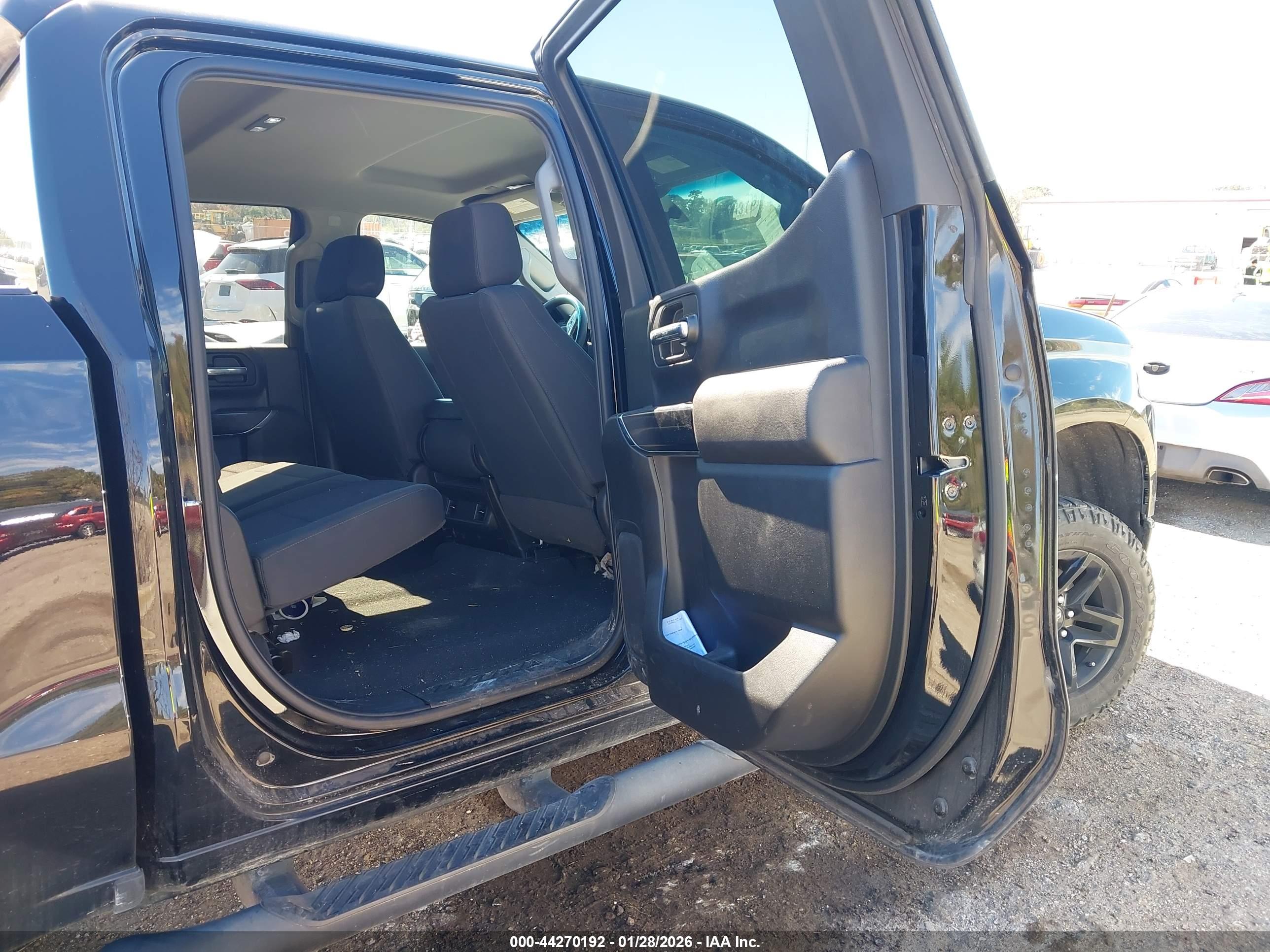 CHEVROLET SILVERADO image 8