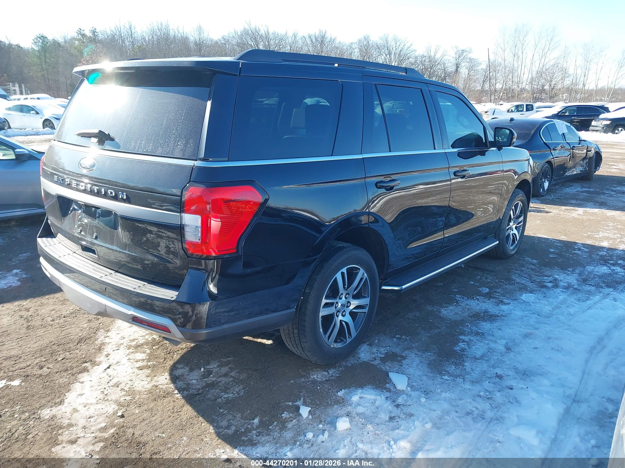 FORD EXPEDITION image 4