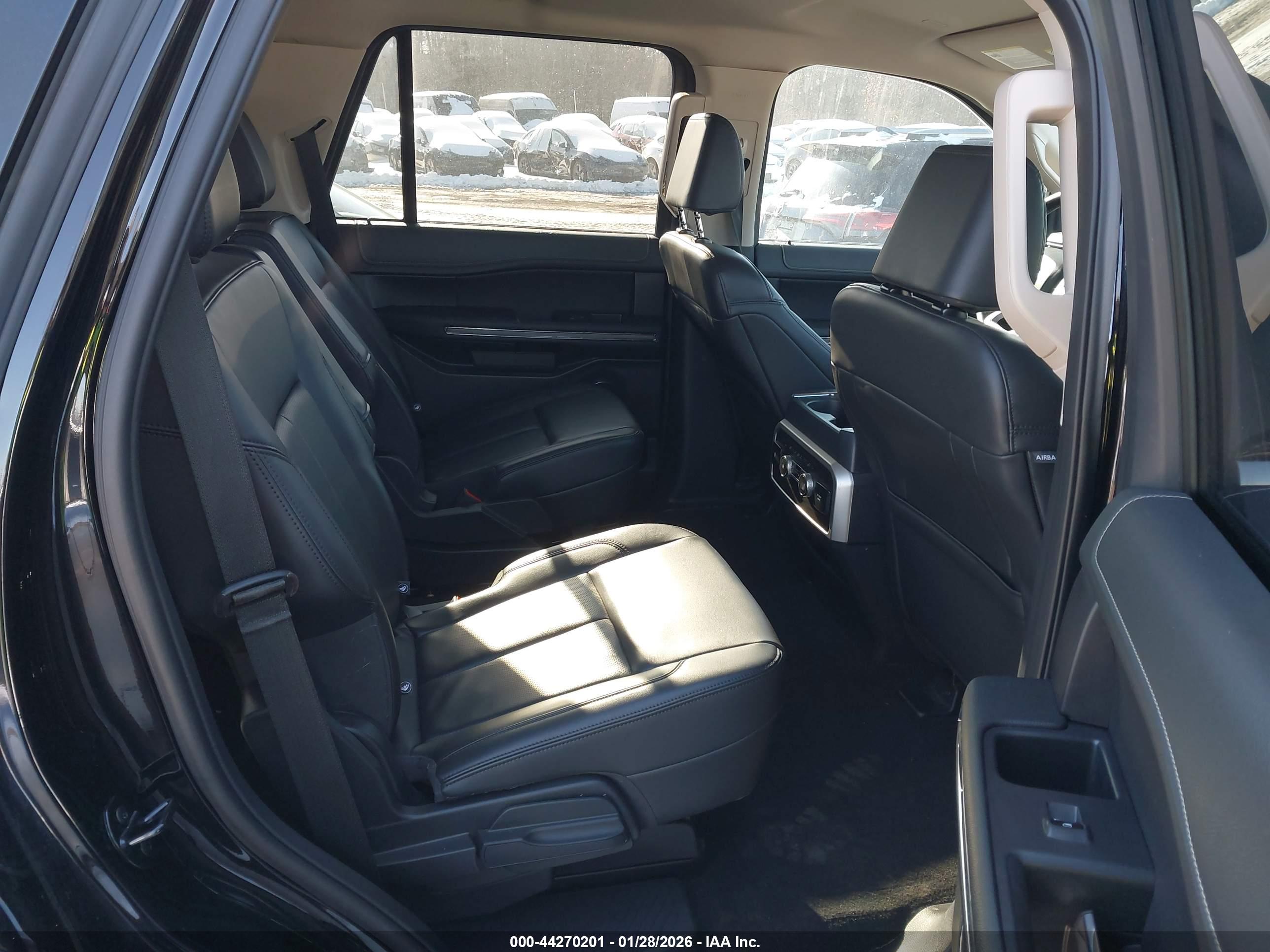 FORD EXPEDITION image 8
