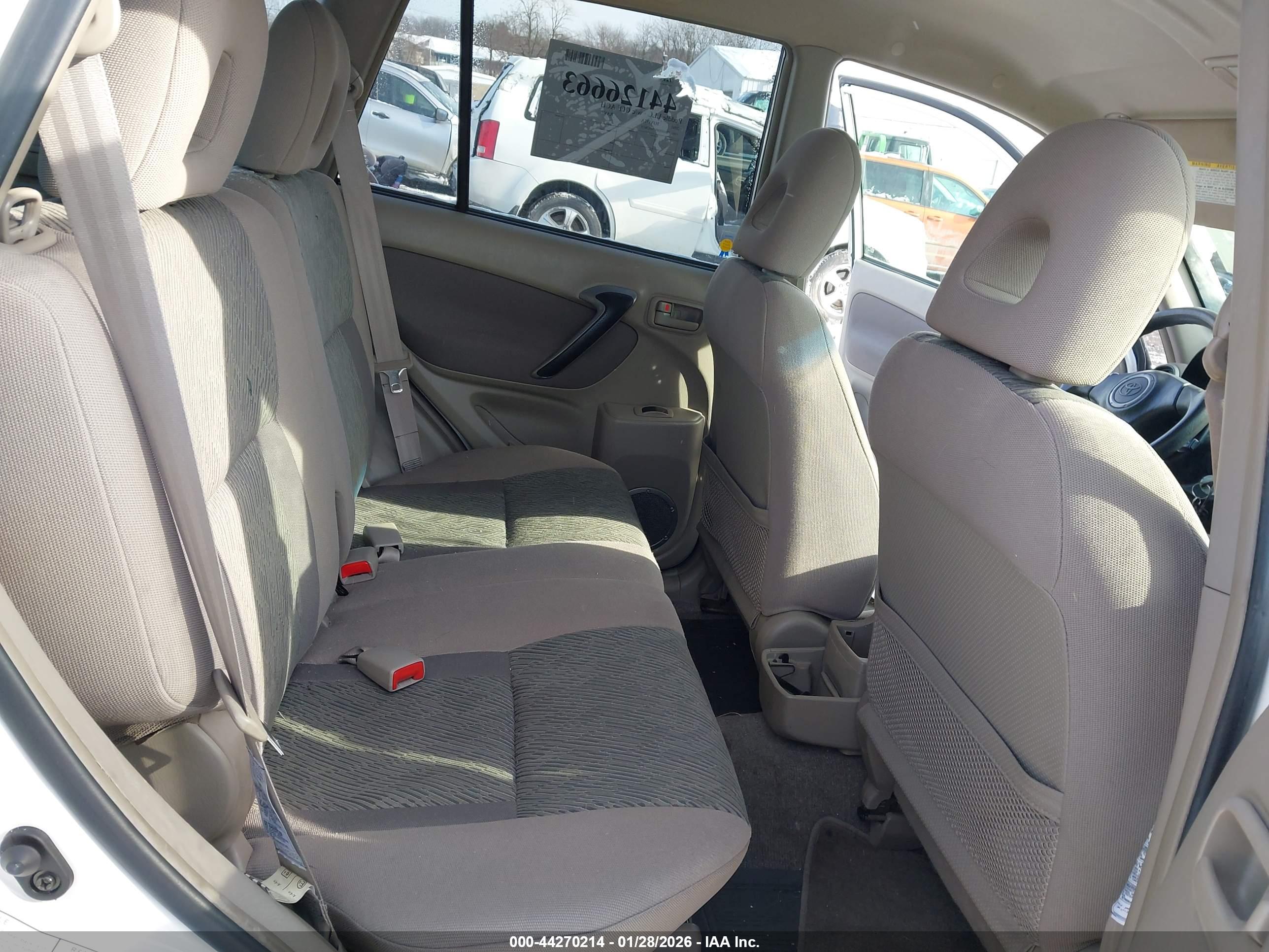 TOYOTA RAV4 image 8