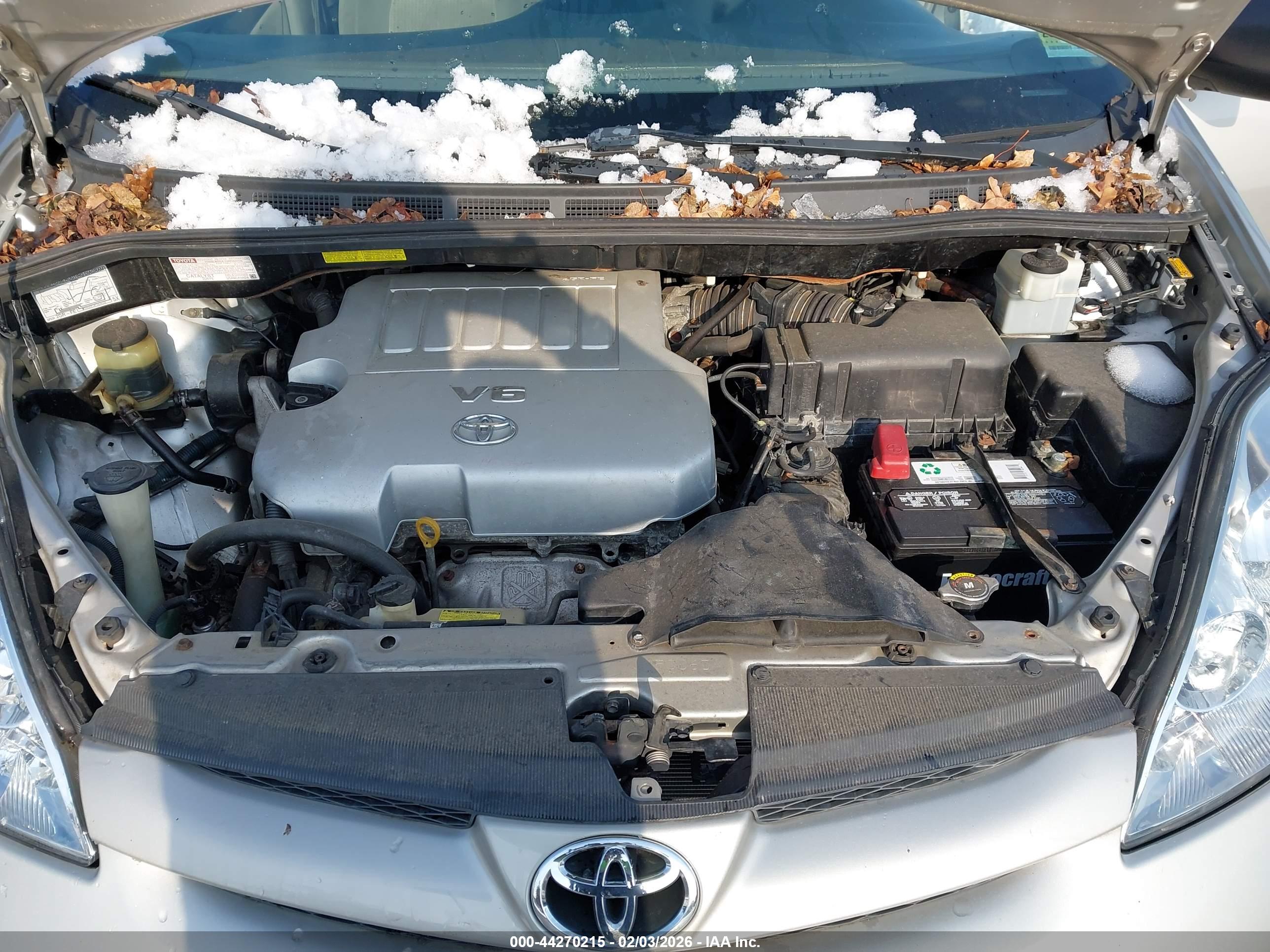 TOYOTA SIENNA image 10