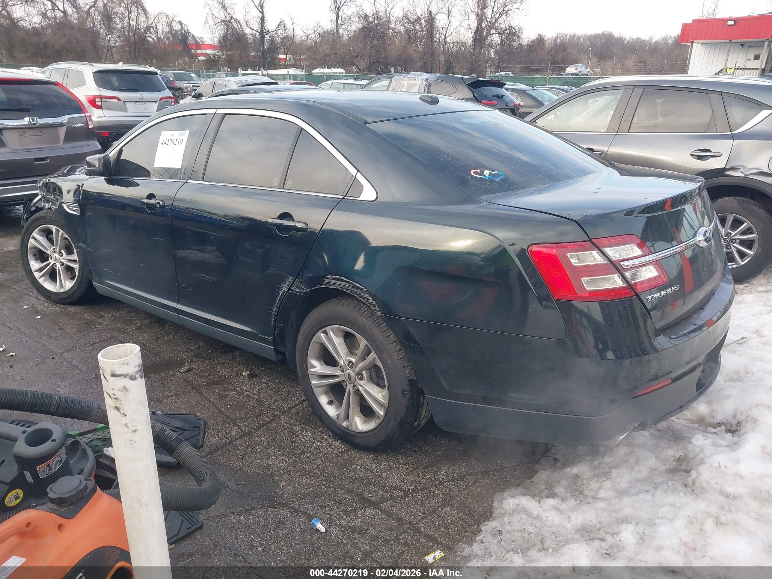 FORD TAURUS image 3